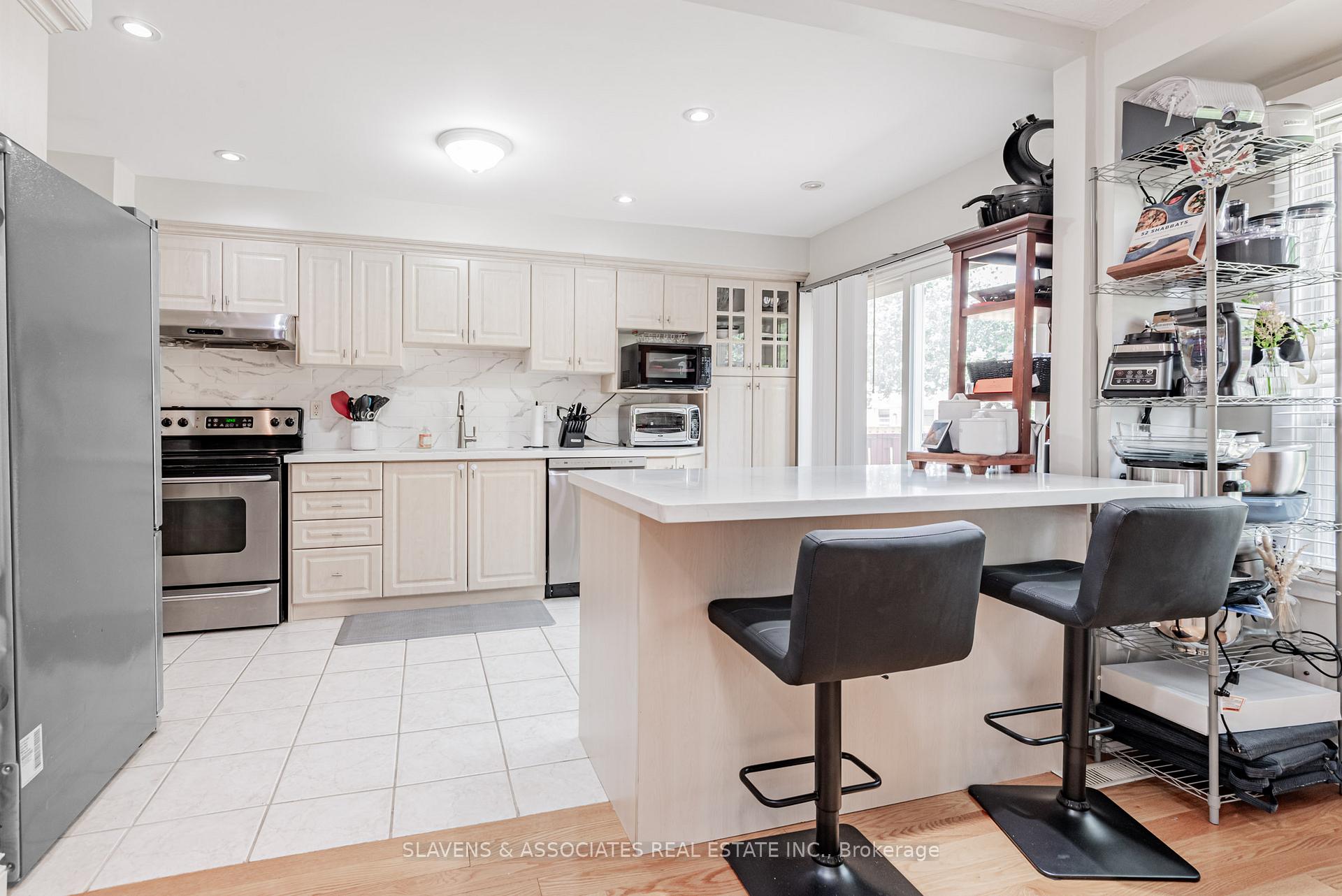 Photo 15 of 66 Mabley Crescent, Vaughan, Lakeview Estates — HOMEH