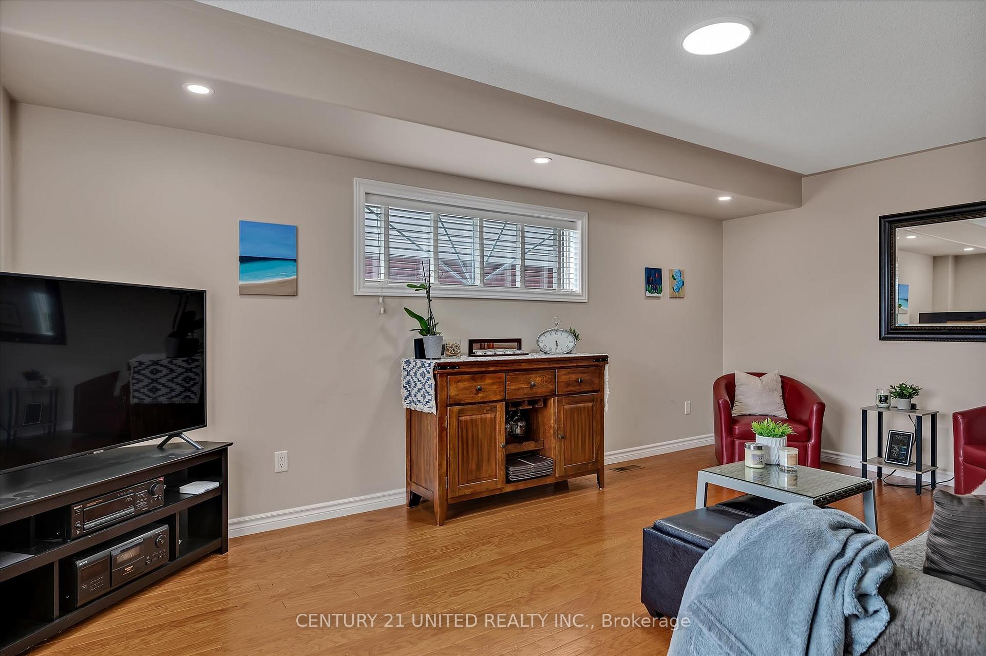 Photo 15 of 213 Farrier Crescent, Peterborough, Northcrest Ward 5 — HOMEH