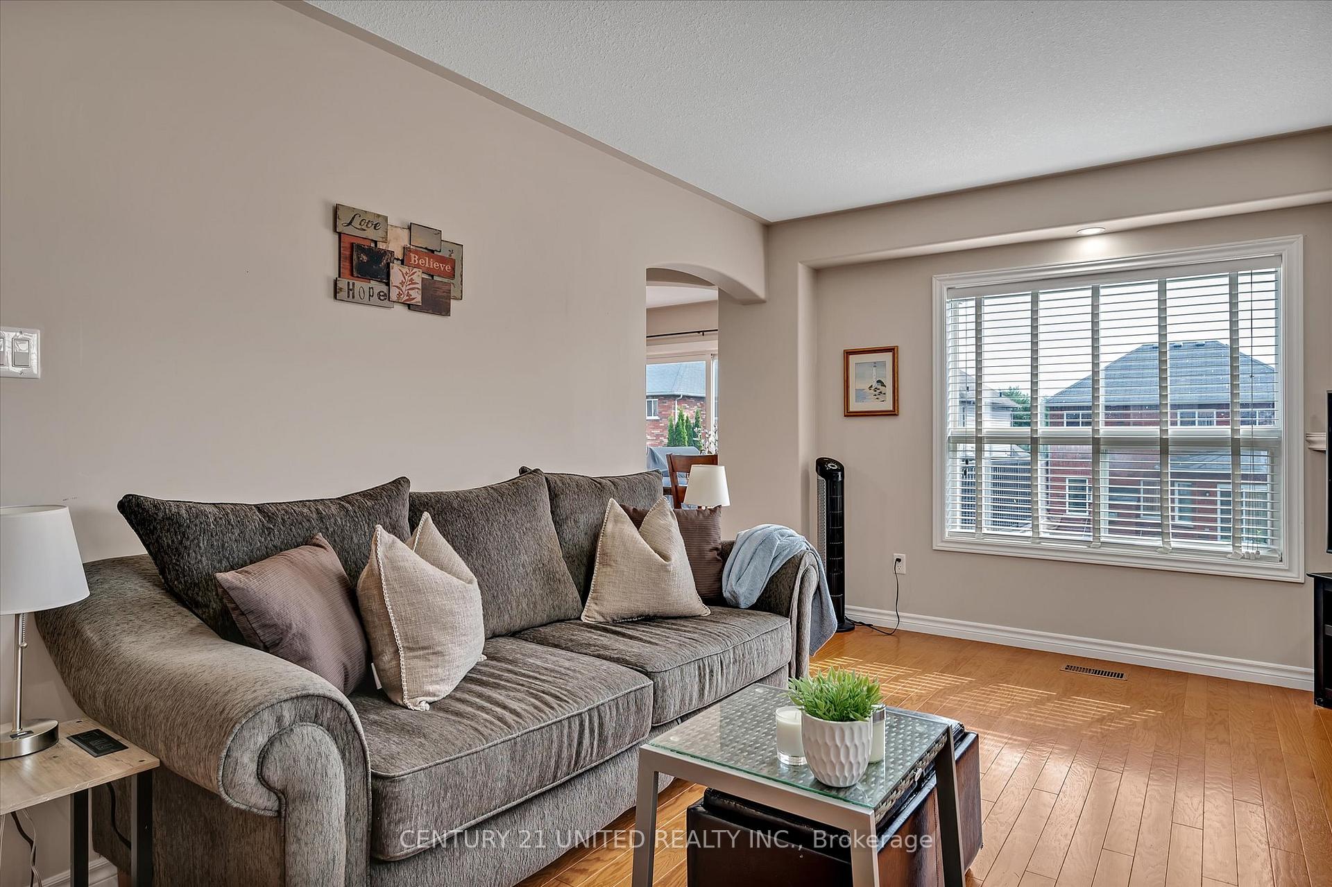 Photo 17 of 213 Farrier Crescent, Peterborough, Northcrest Ward 5 — HOMEH