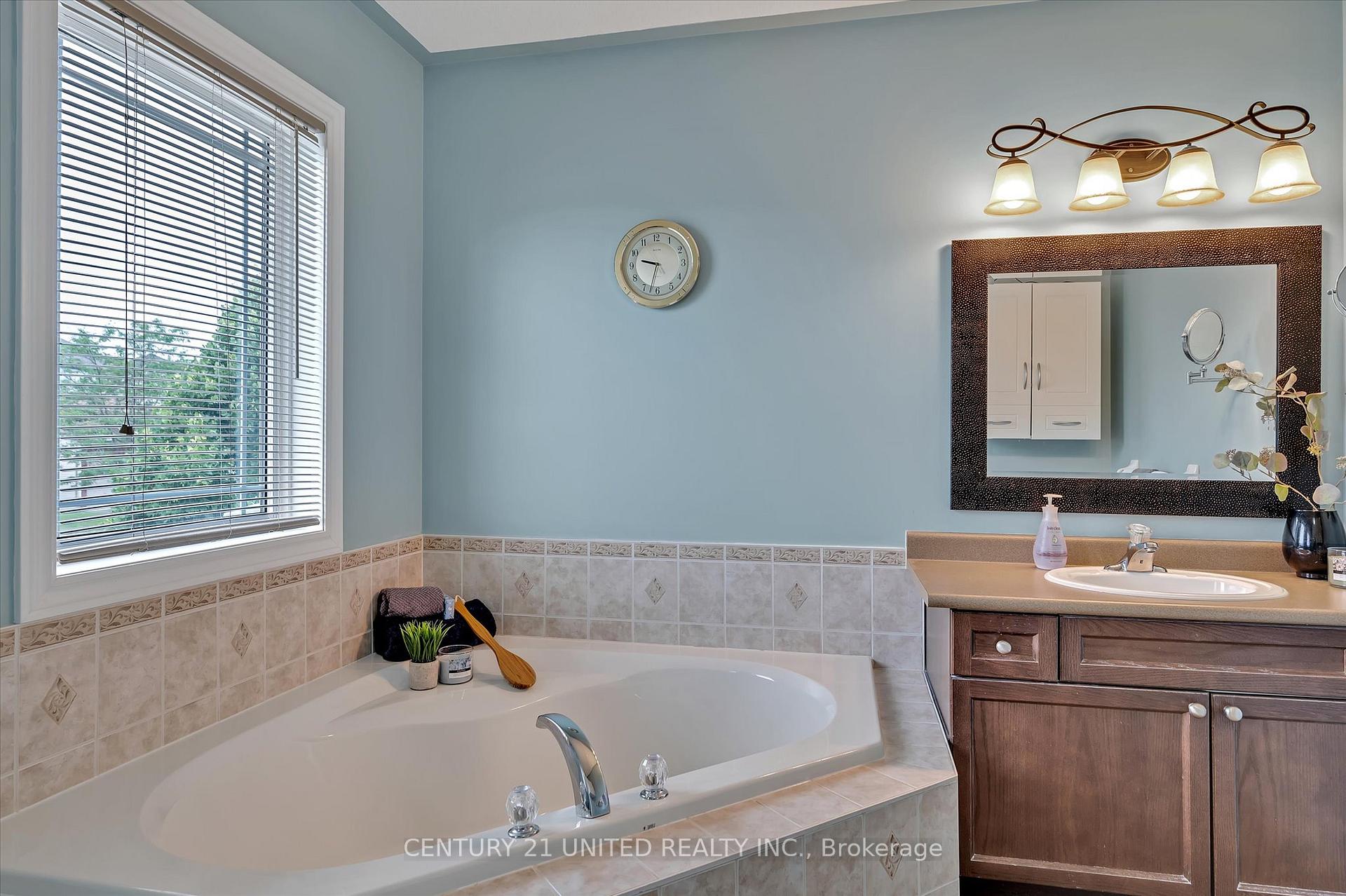 Photo 23 of 213 Farrier Crescent, Peterborough, Northcrest Ward 5 — HOMEH