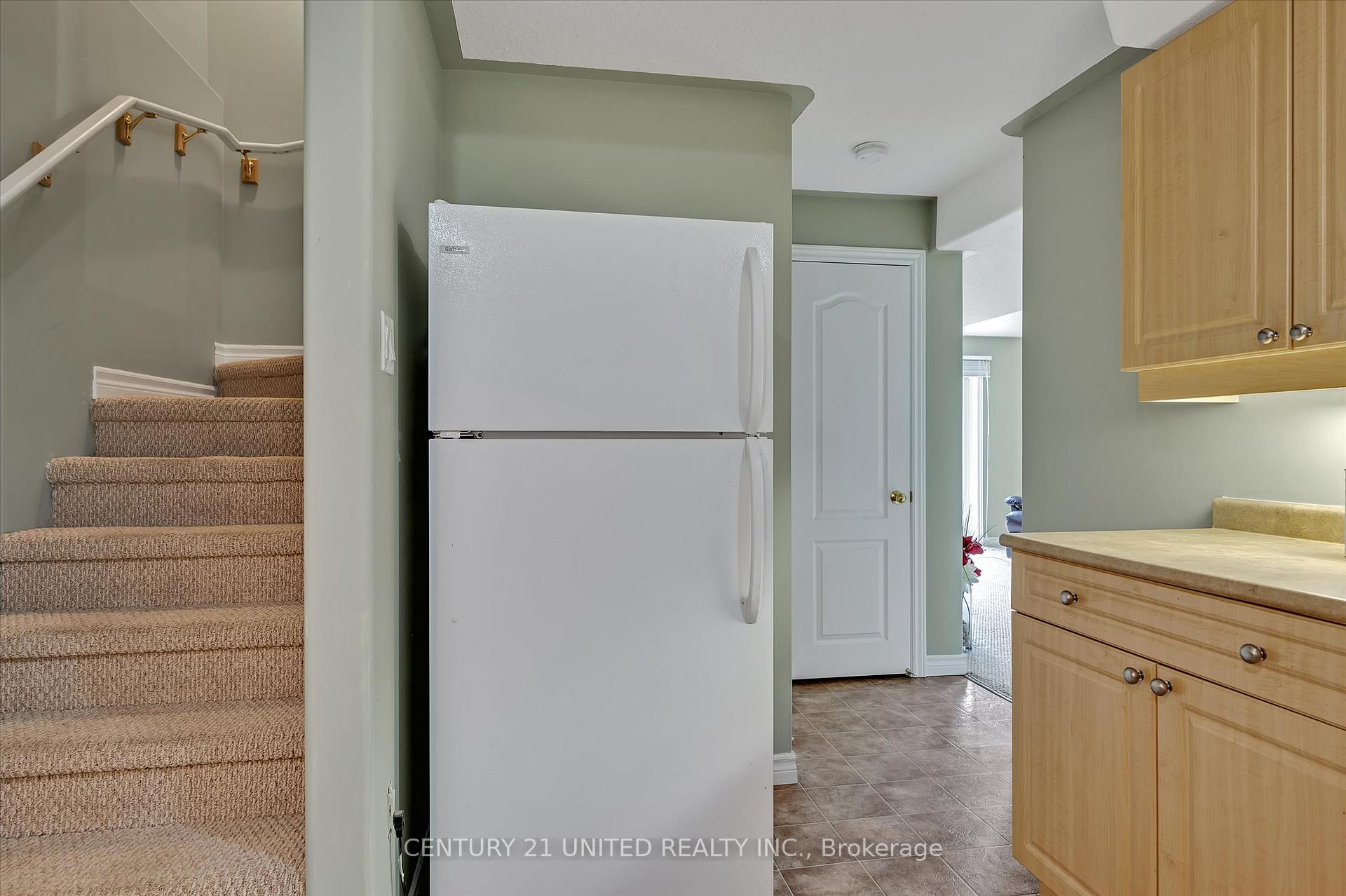 Photo 29 of 213 Farrier Crescent, Peterborough, Northcrest Ward 5 — HOMEH