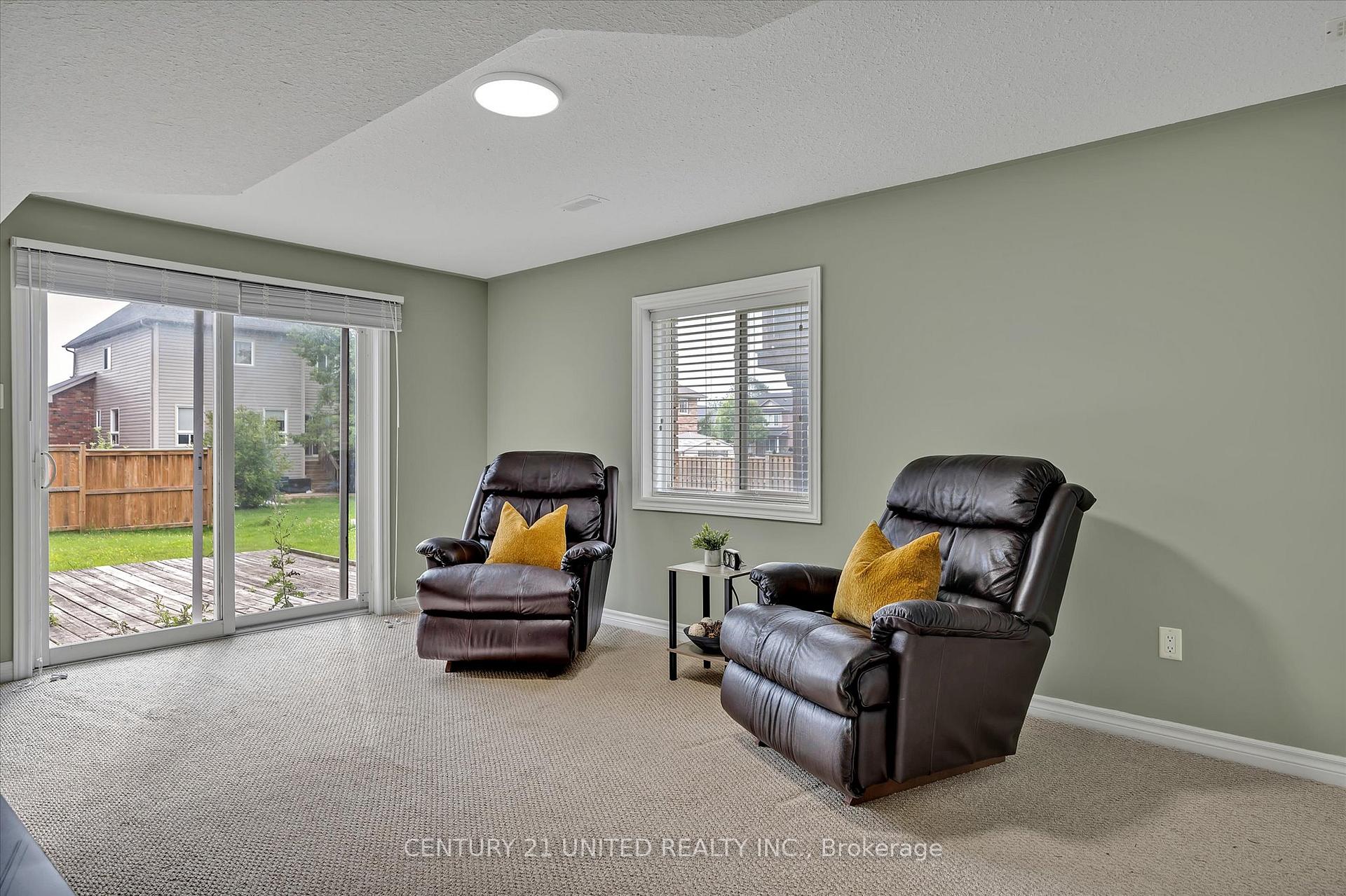 Photo 30 of 213 Farrier Crescent, Peterborough, Northcrest Ward 5 — HOMEH