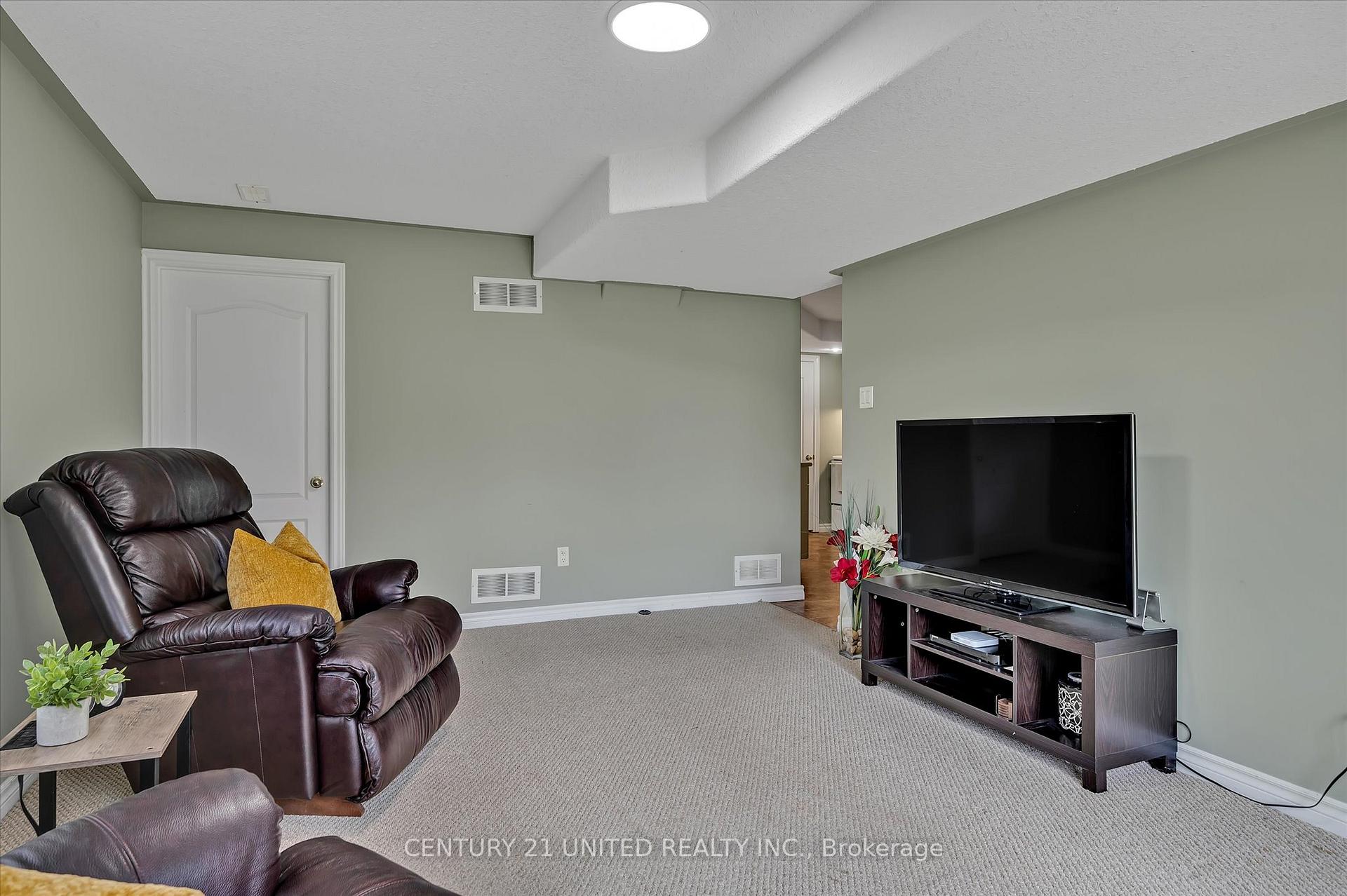 Photo 32 of 213 Farrier Crescent, Peterborough, Northcrest Ward 5 — HOMEH