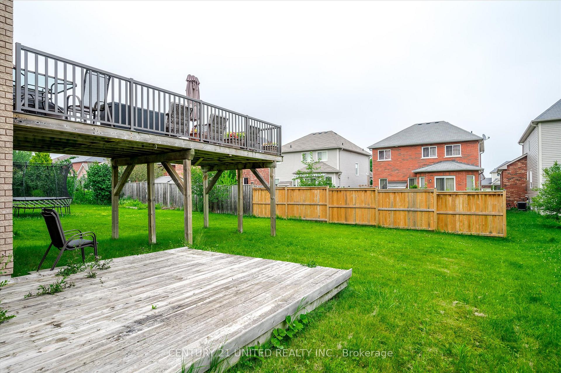 Photo 36 of 213 Farrier Crescent, Peterborough, Northcrest Ward 5 — HOMEH