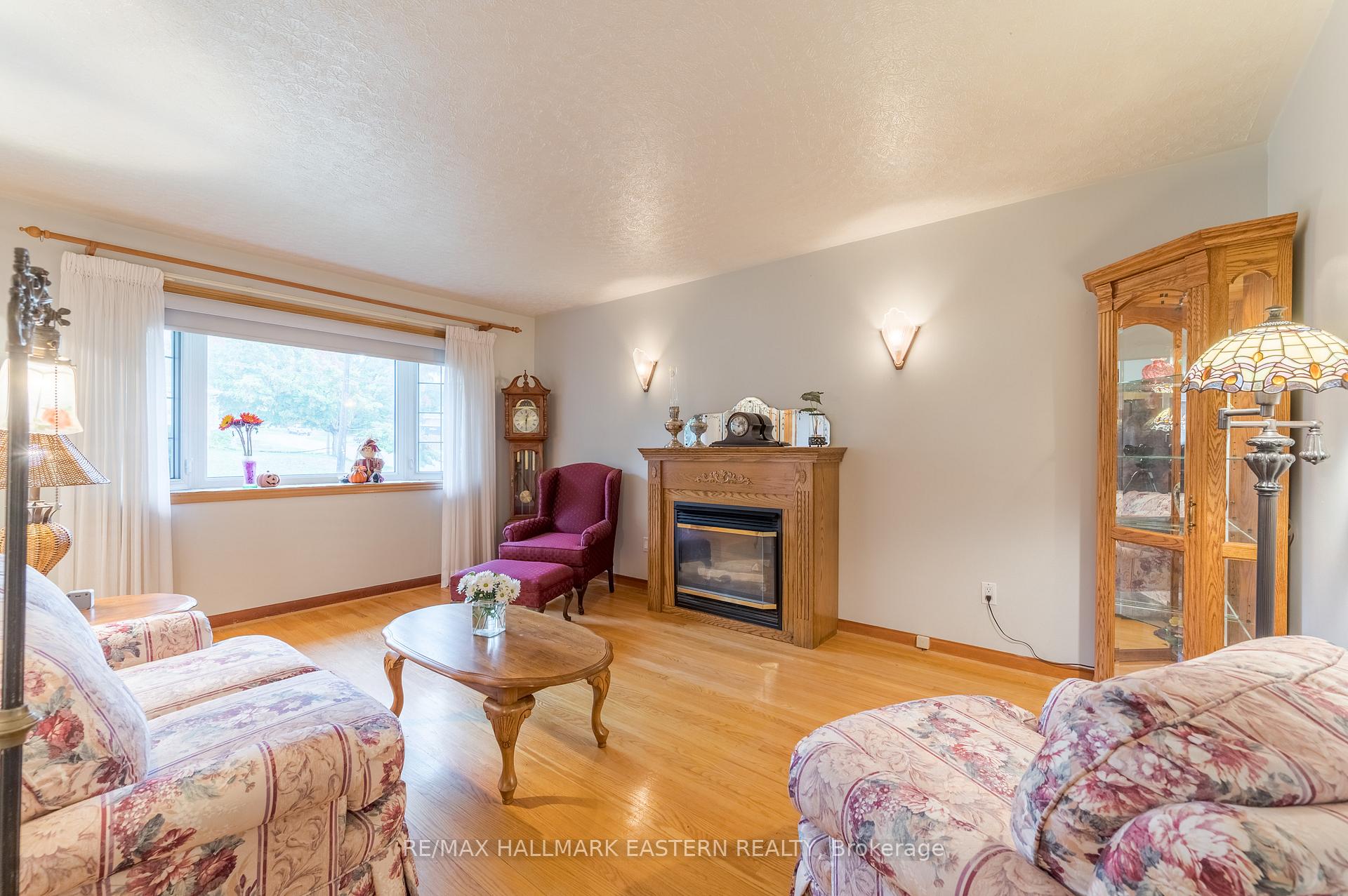Photo 2 of 385 Bellevue Street, Peterborough, Northcrest Ward 5 — HOMEH