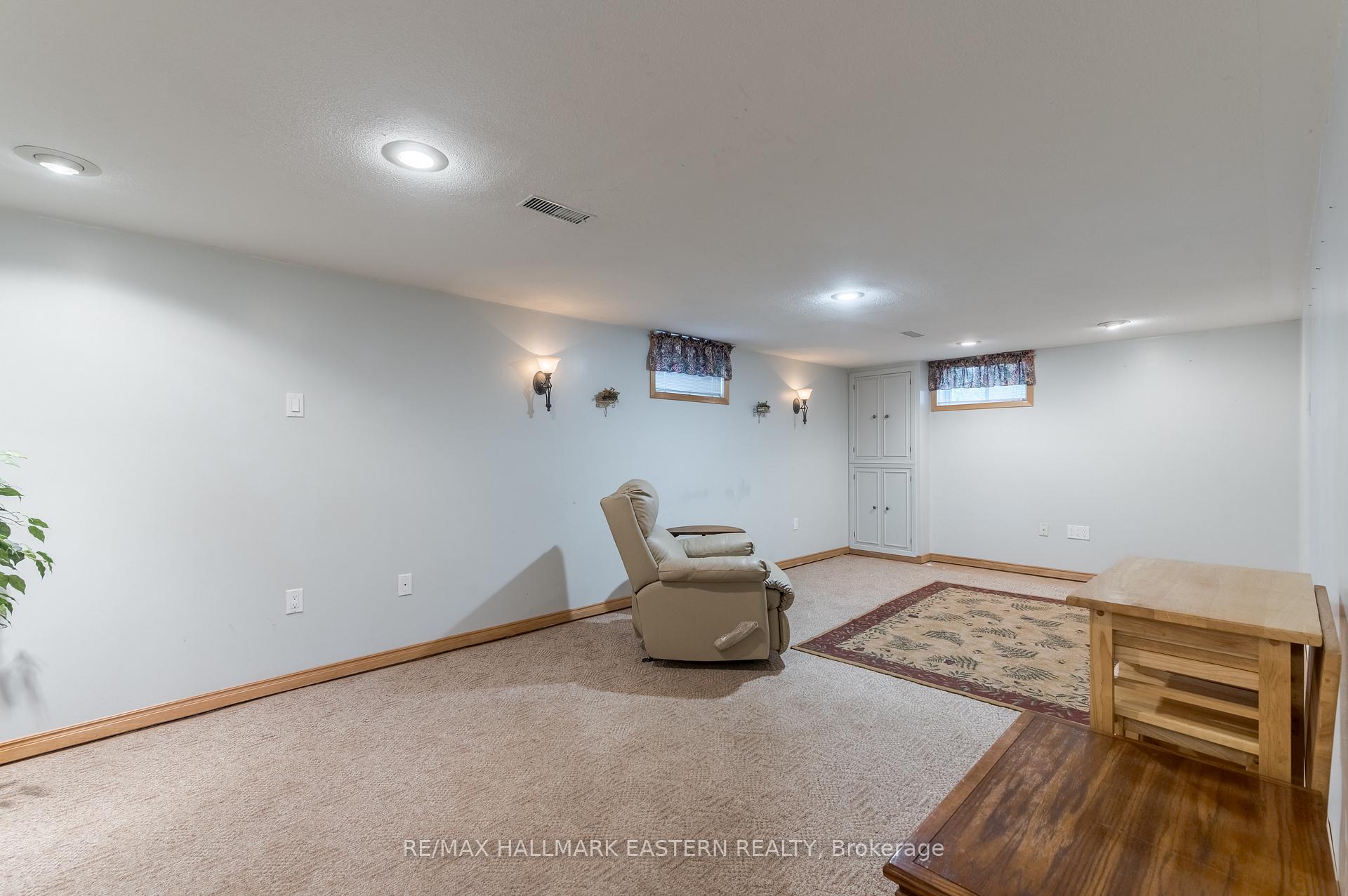 Photo 6 of 385 Bellevue Street, Peterborough, Northcrest Ward 5 — HOMEH