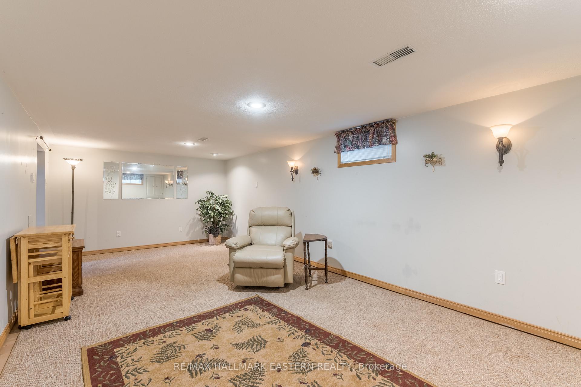 Photo 7 of 385 Bellevue Street, Peterborough, Northcrest Ward 5 — HOMEH