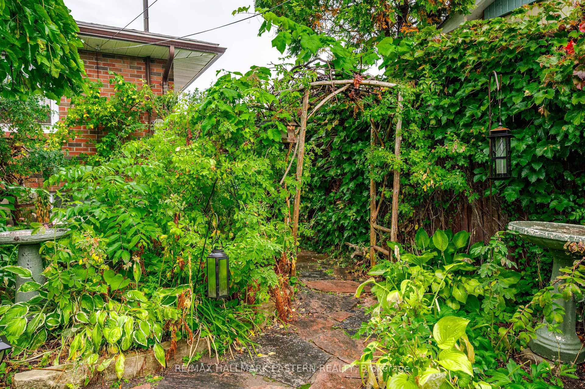 Photo 19 of 385 Bellevue Street, Peterborough, Northcrest Ward 5 — HOMEH