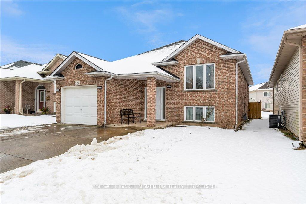 Photo 2 of 250 St Lawrence Drive, Welland, N. Welland — HOMEH