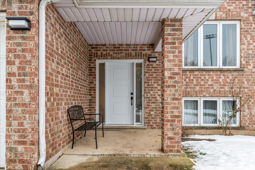 Photo 3 of 250 St Lawrence Drive, Welland, N. Welland — HOMEH