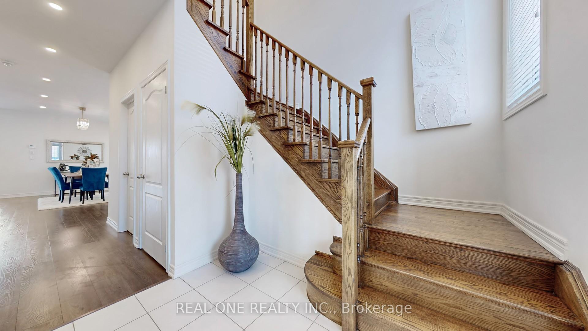 Photo 3 of 309 Windfields Farm West Drive, Oshawa, Windfields — HOMEH