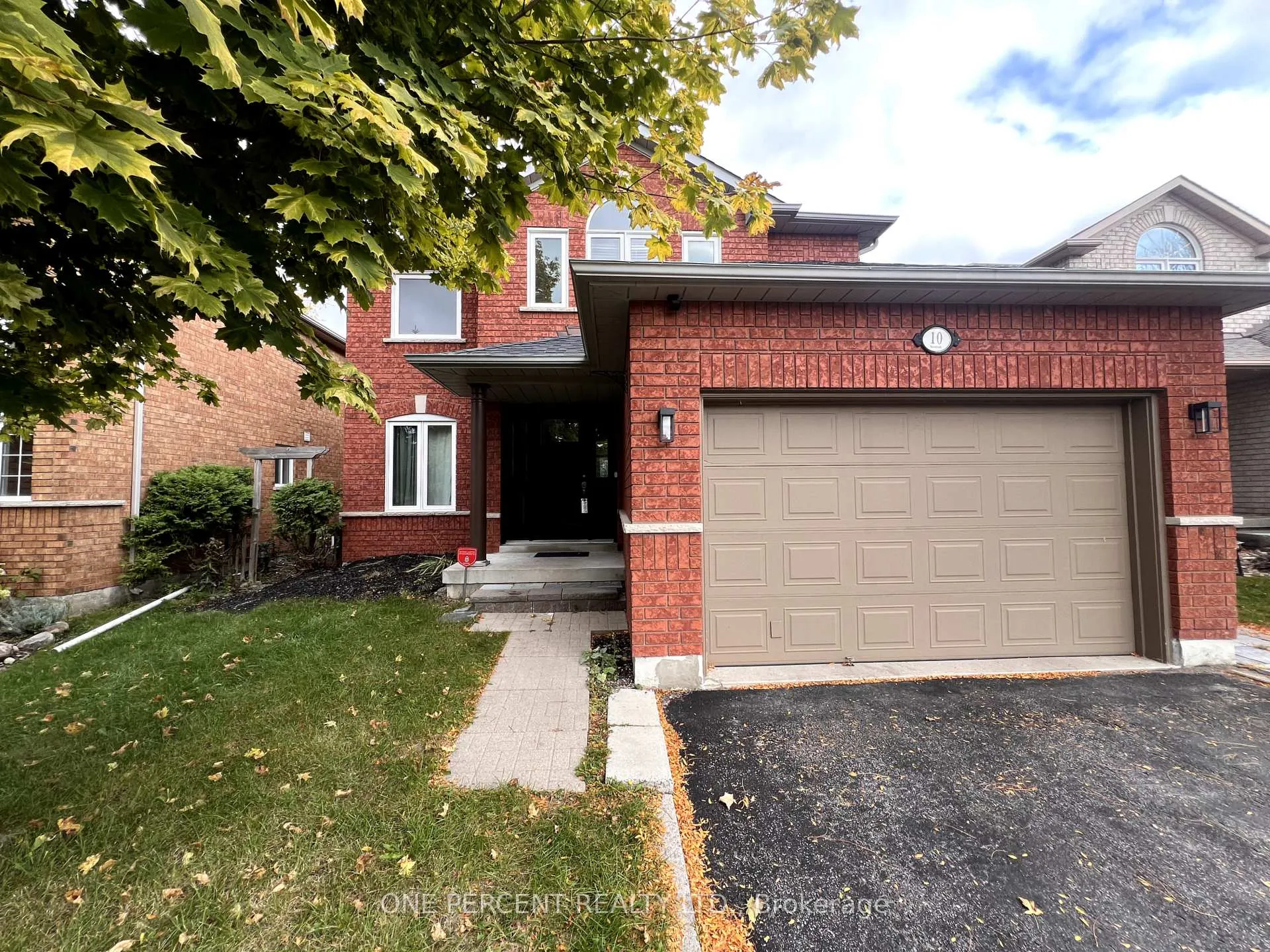 Photo 2 of 10 Royal Park Boulevard, Barrie, Bayshore — HOMEH