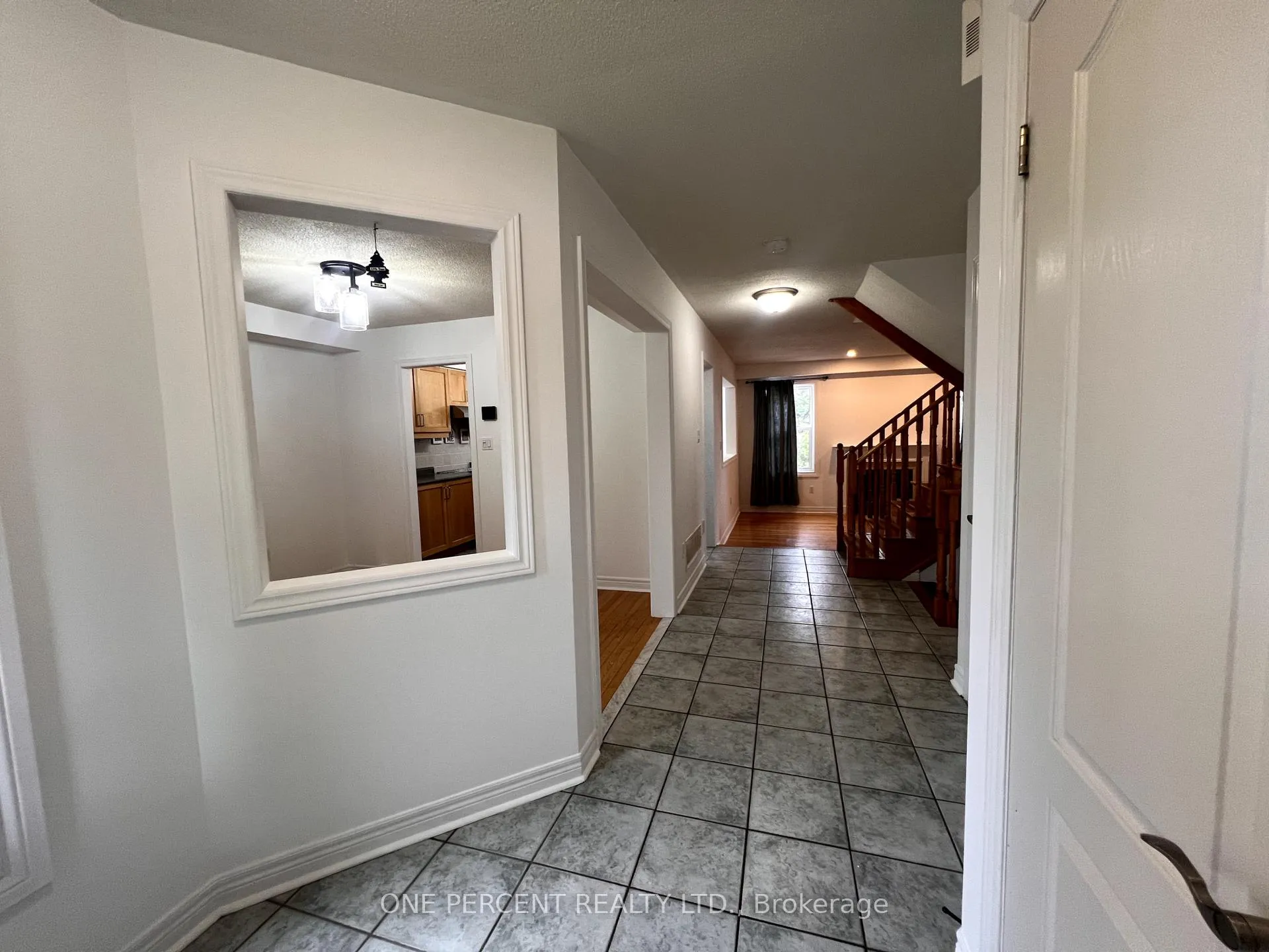 Photo 4 of 10 Royal Park Boulevard, Barrie, Bayshore — HOMEH