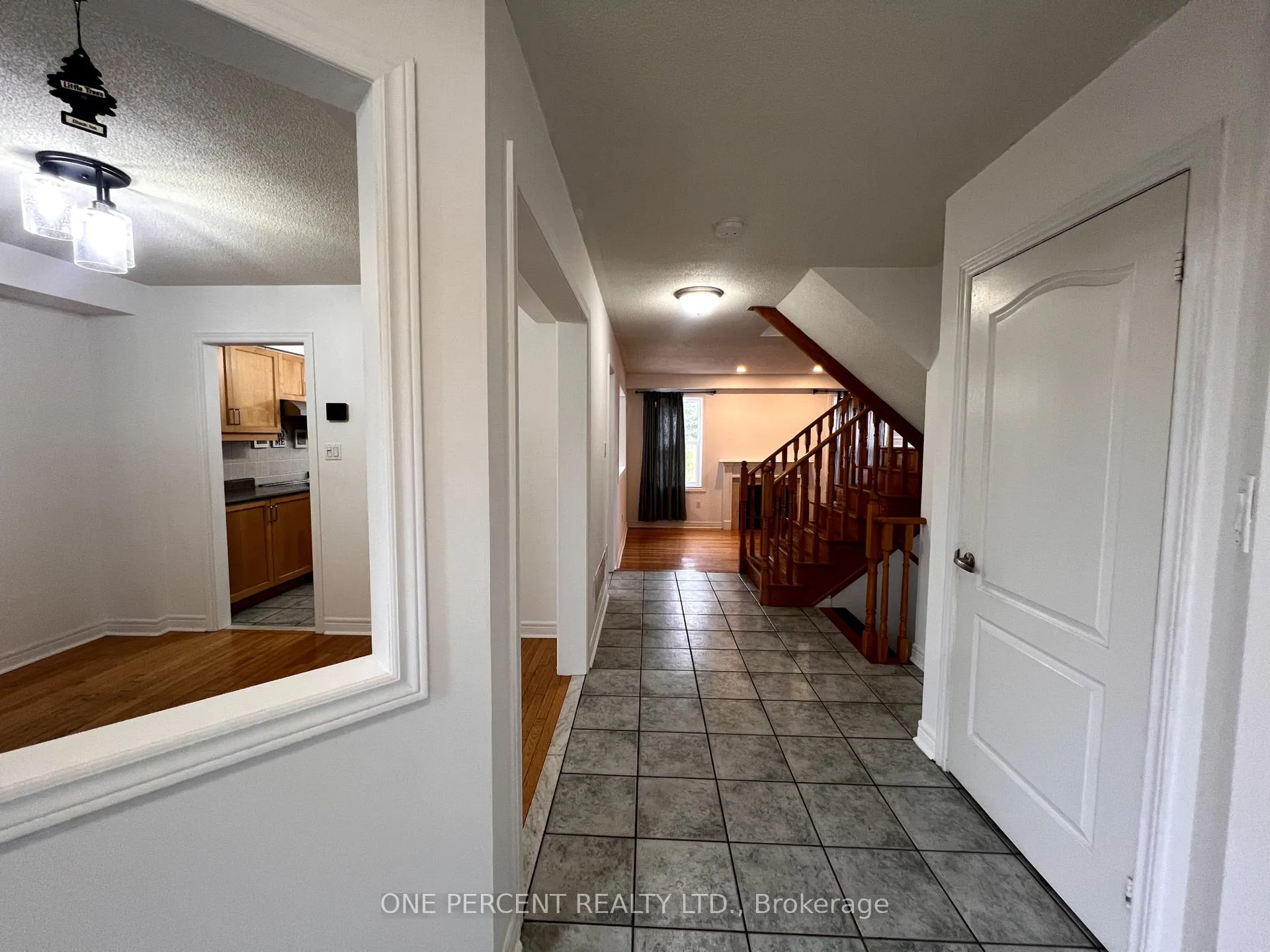 Photo 5 of 10 Royal Park Boulevard, Barrie, Bayshore — HOMEH