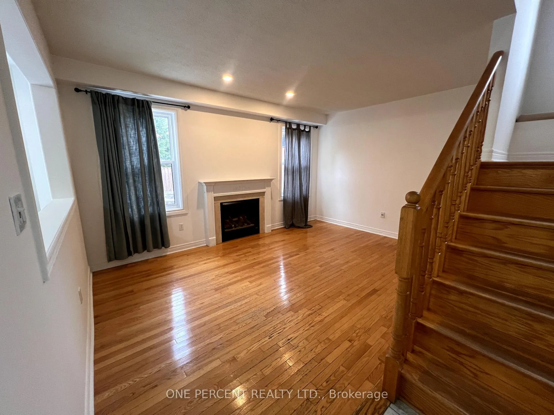 Photo 6 of 10 Royal Park Boulevard, Barrie, Bayshore — HOMEH