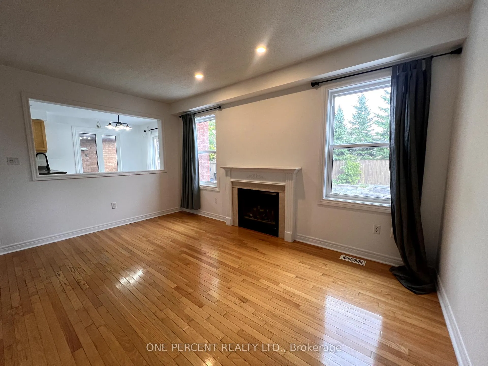 Photo 7 of 10 Royal Park Boulevard, Barrie, Bayshore — HOMEH