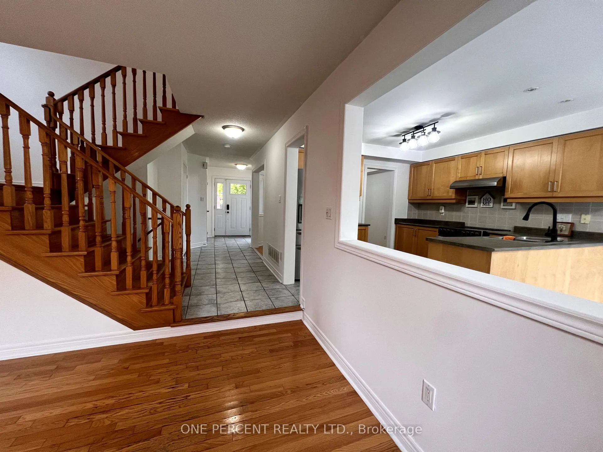 Photo 9 of 10 Royal Park Boulevard, Barrie, Bayshore — HOMEH