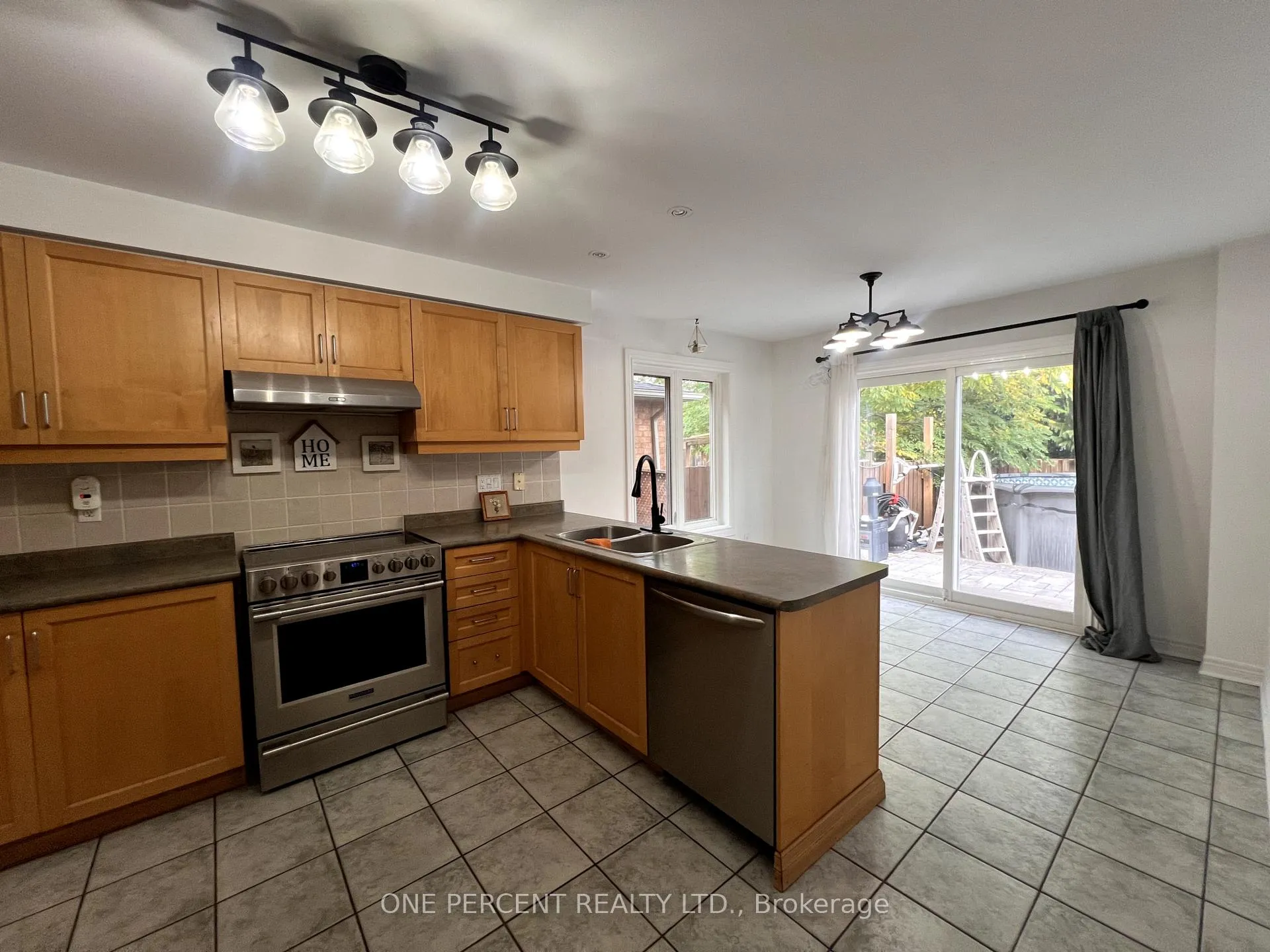 Photo 12 of 10 Royal Park Boulevard, Barrie, Bayshore — HOMEH