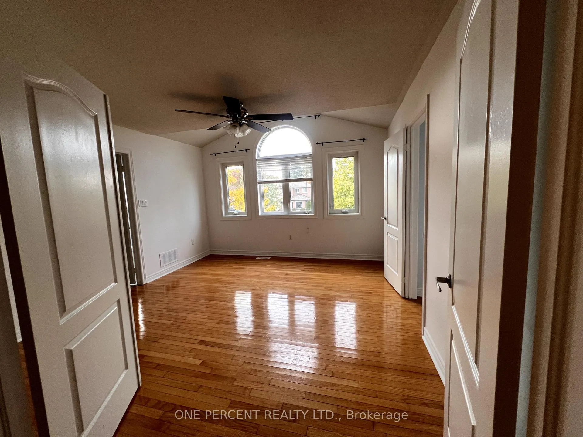 Photo 17 of 10 Royal Park Boulevard, Barrie, Bayshore — HOMEH