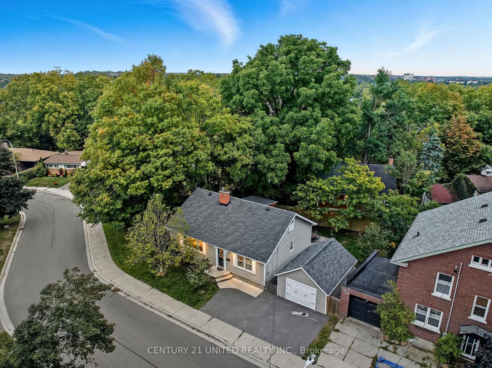 Photo 3 of 141 O'Carroll Avenue, Peterborough, Northcrest Ward 5 — HOMEH