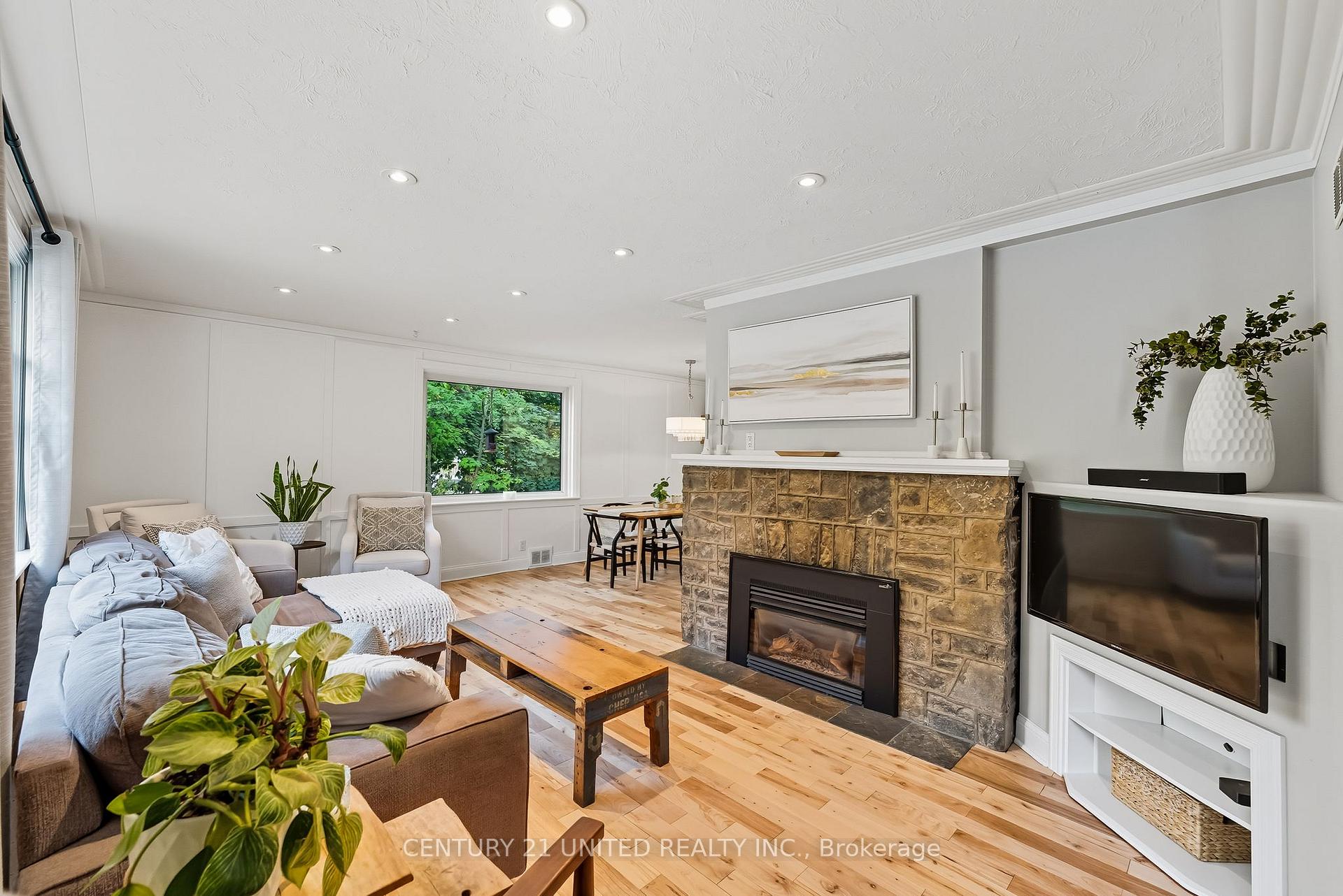 Photo 6 of 141 O'Carroll Avenue, Peterborough, Northcrest Ward 5 — HOMEH