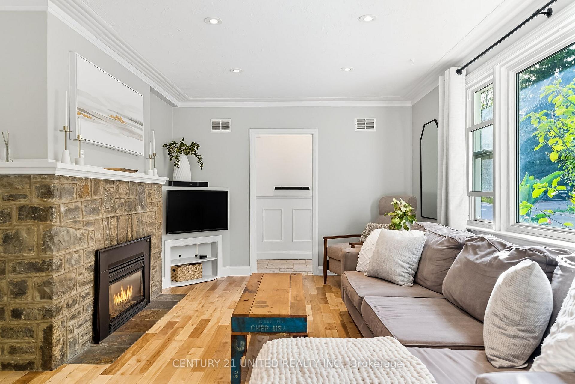 Photo 8 of 141 O'Carroll Avenue, Peterborough, Northcrest Ward 5 — HOMEH