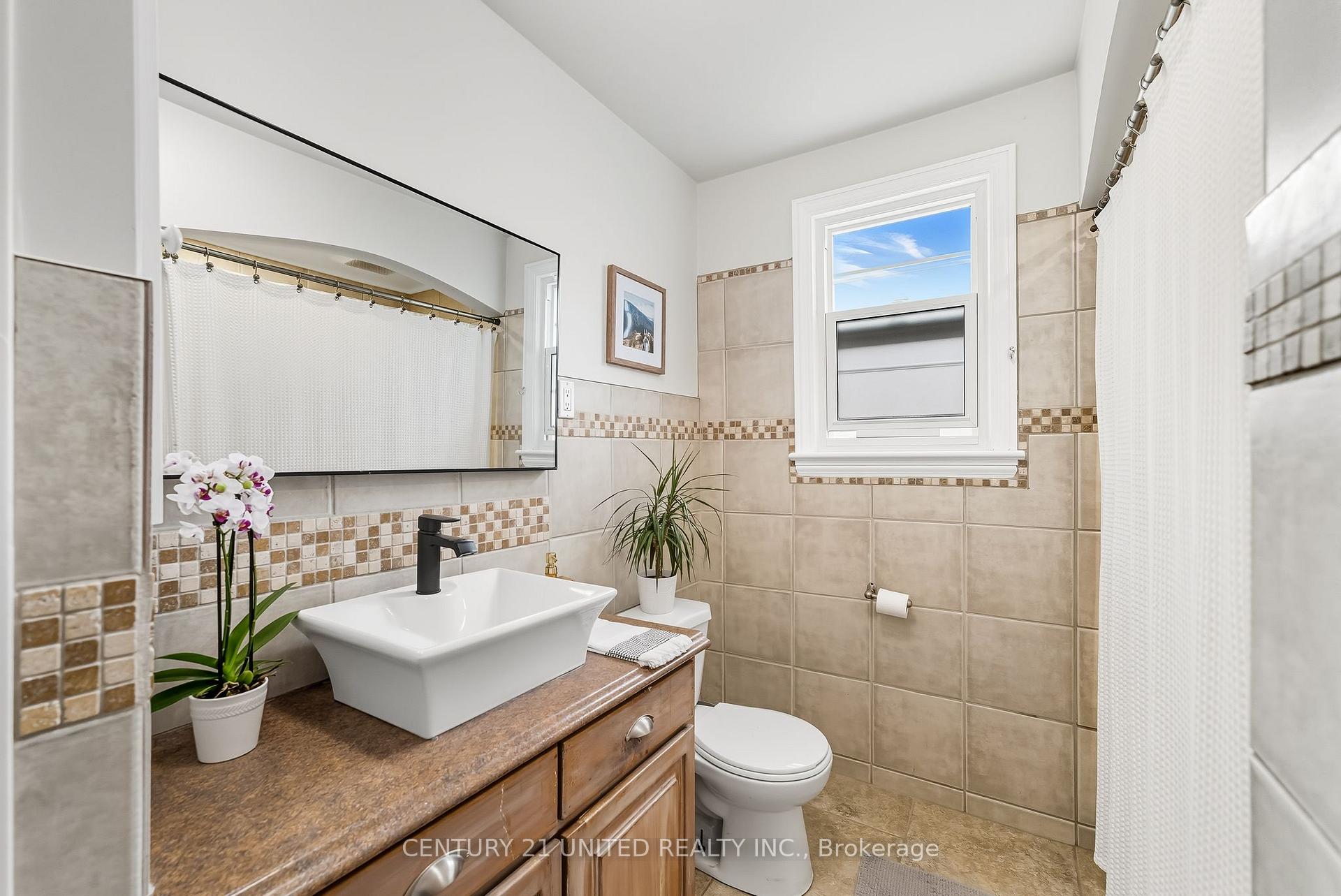 Photo 24 of 141 O'Carroll Avenue, Peterborough, Northcrest Ward 5 — HOMEH