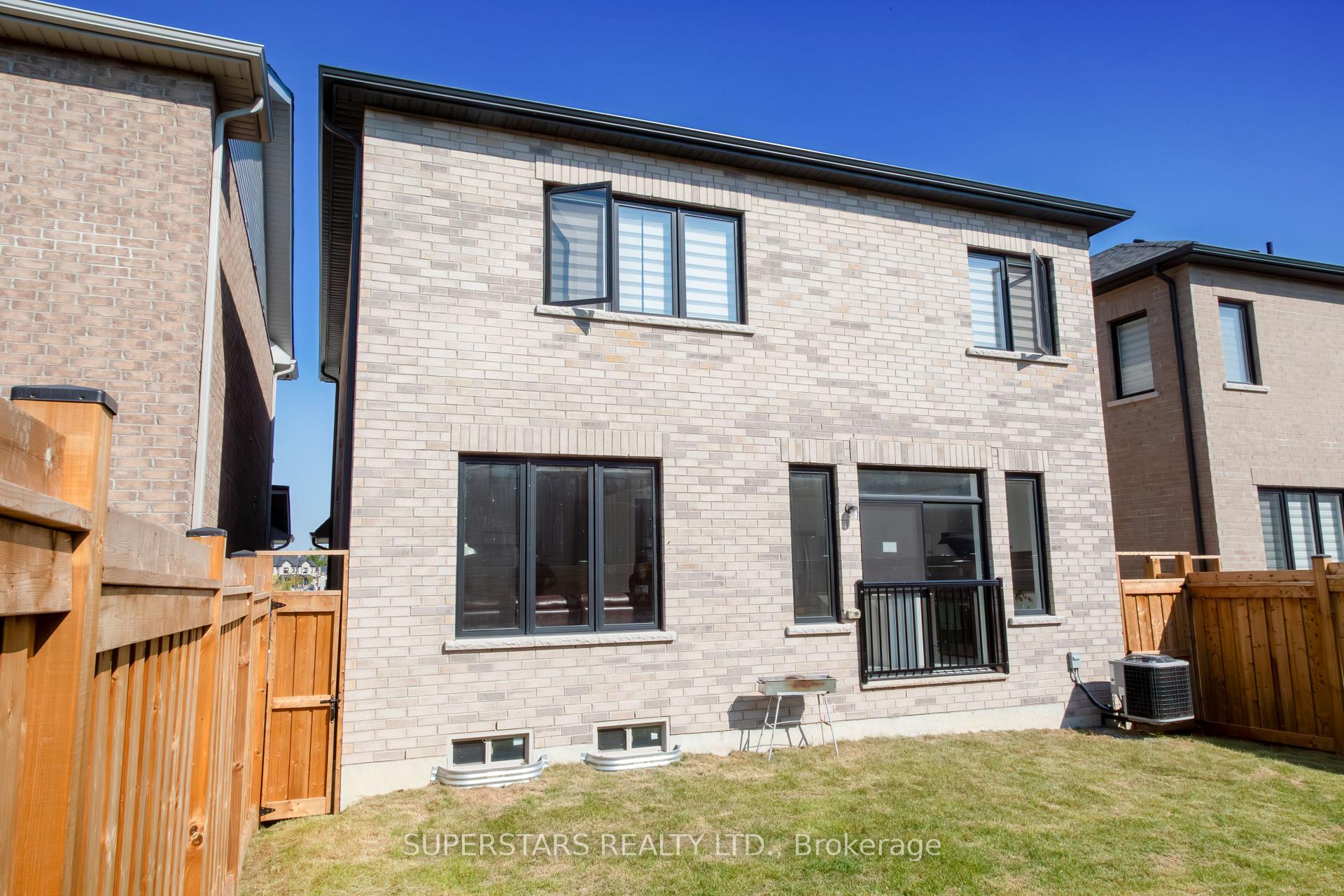 Photo 3 of 123 Micklefield Avenue, Whitby, Rural Whitby — HOMEH