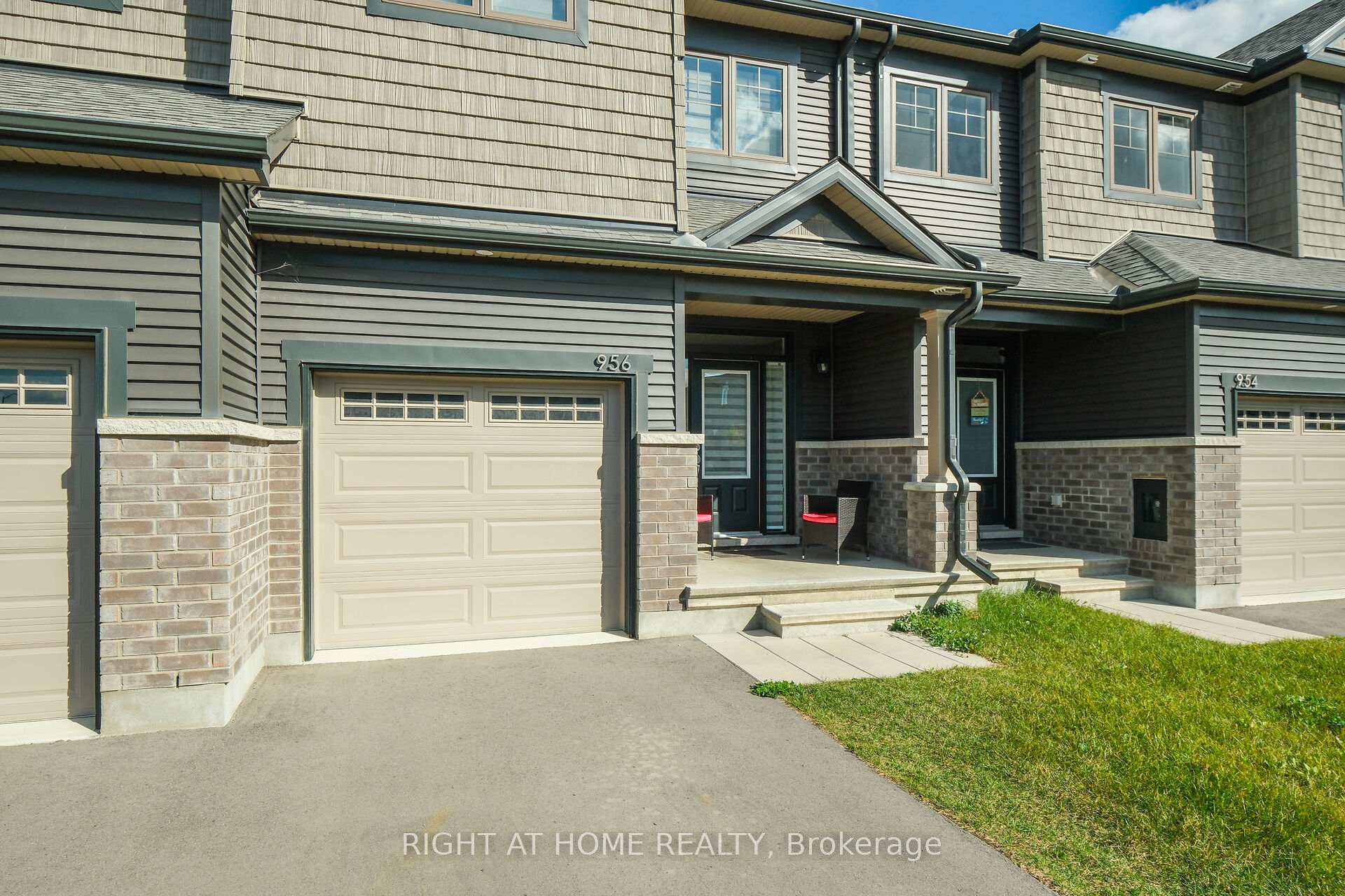 Photo 3 of 956 Socca Crescent, Ottawa, Notting Hill/Summerside — HOMEH