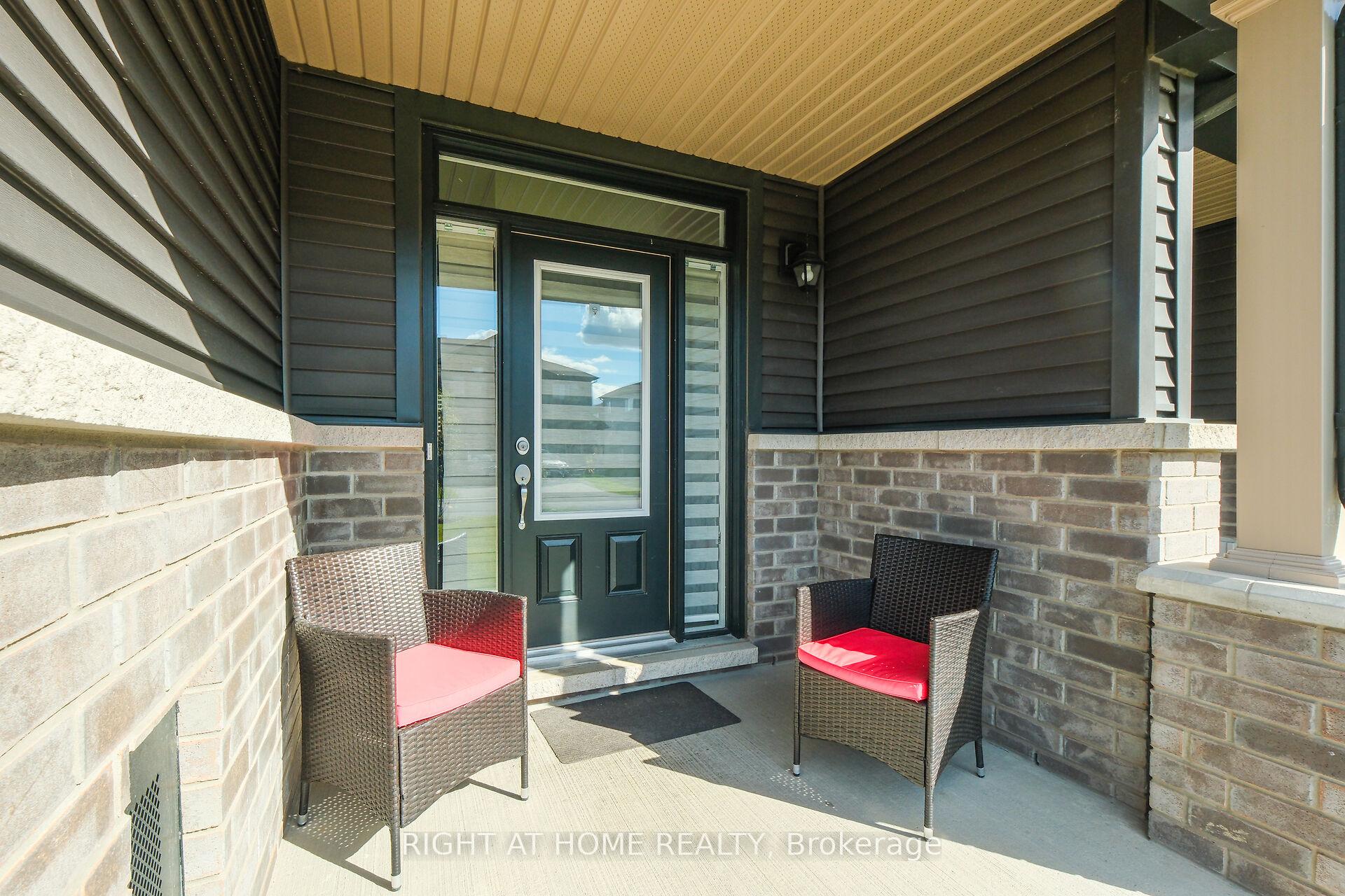 Photo 5 of 956 Socca Crescent, Ottawa, Notting Hill/Summerside — HOMEH