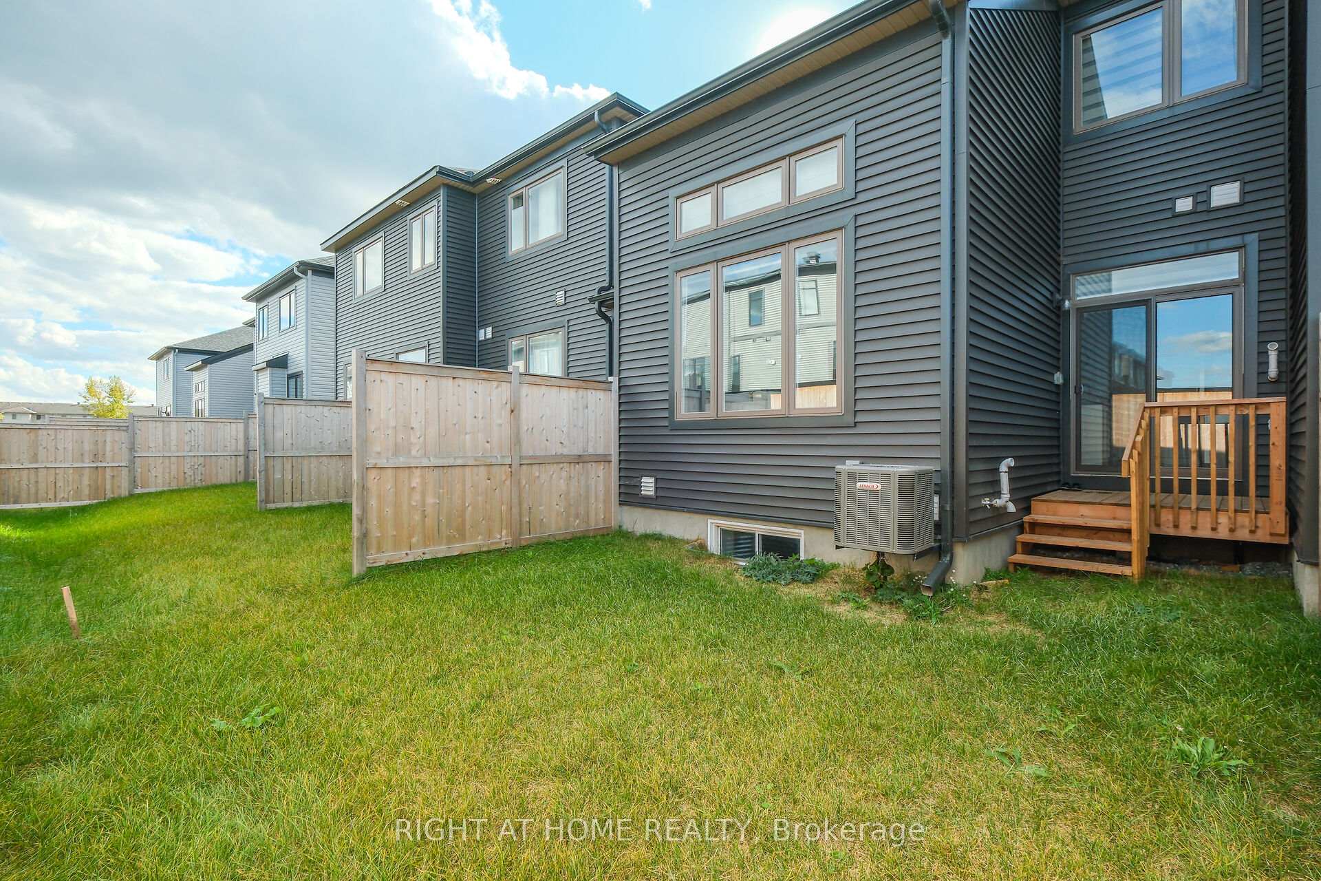 Photo 6 of 956 Socca Crescent, Ottawa, Notting Hill/Summerside — HOMEH