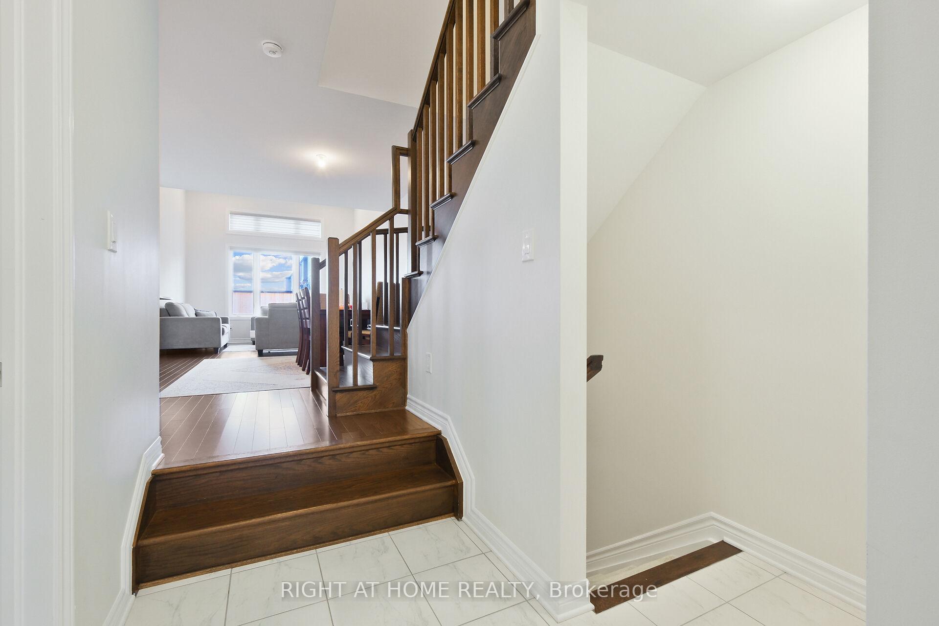 Photo 9 of 956 Socca Crescent, Ottawa, Notting Hill/Summerside — HOMEH