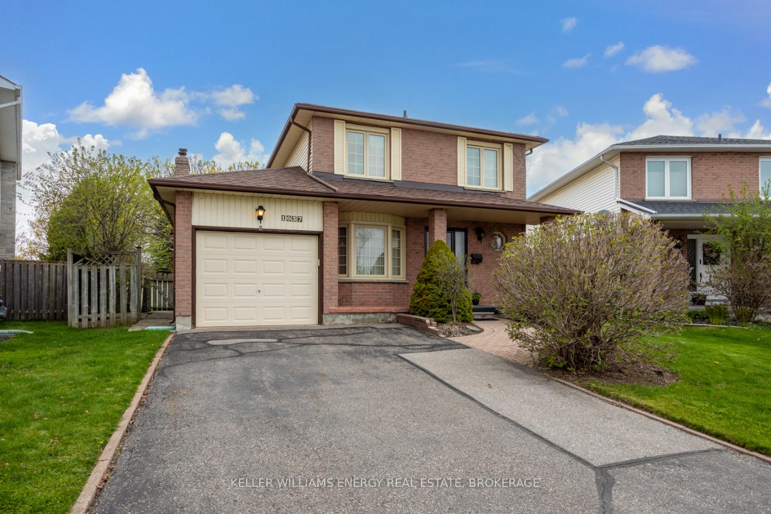 Photo 2 of 1037 Roundelay Court, Oshawa, McLaughlin — HOMEH