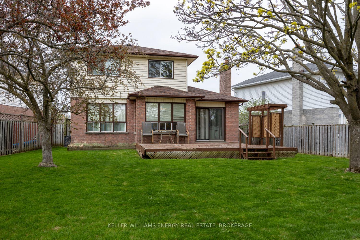 Photo 6 of 1037 Roundelay Court, Oshawa, McLaughlin — HOMEH