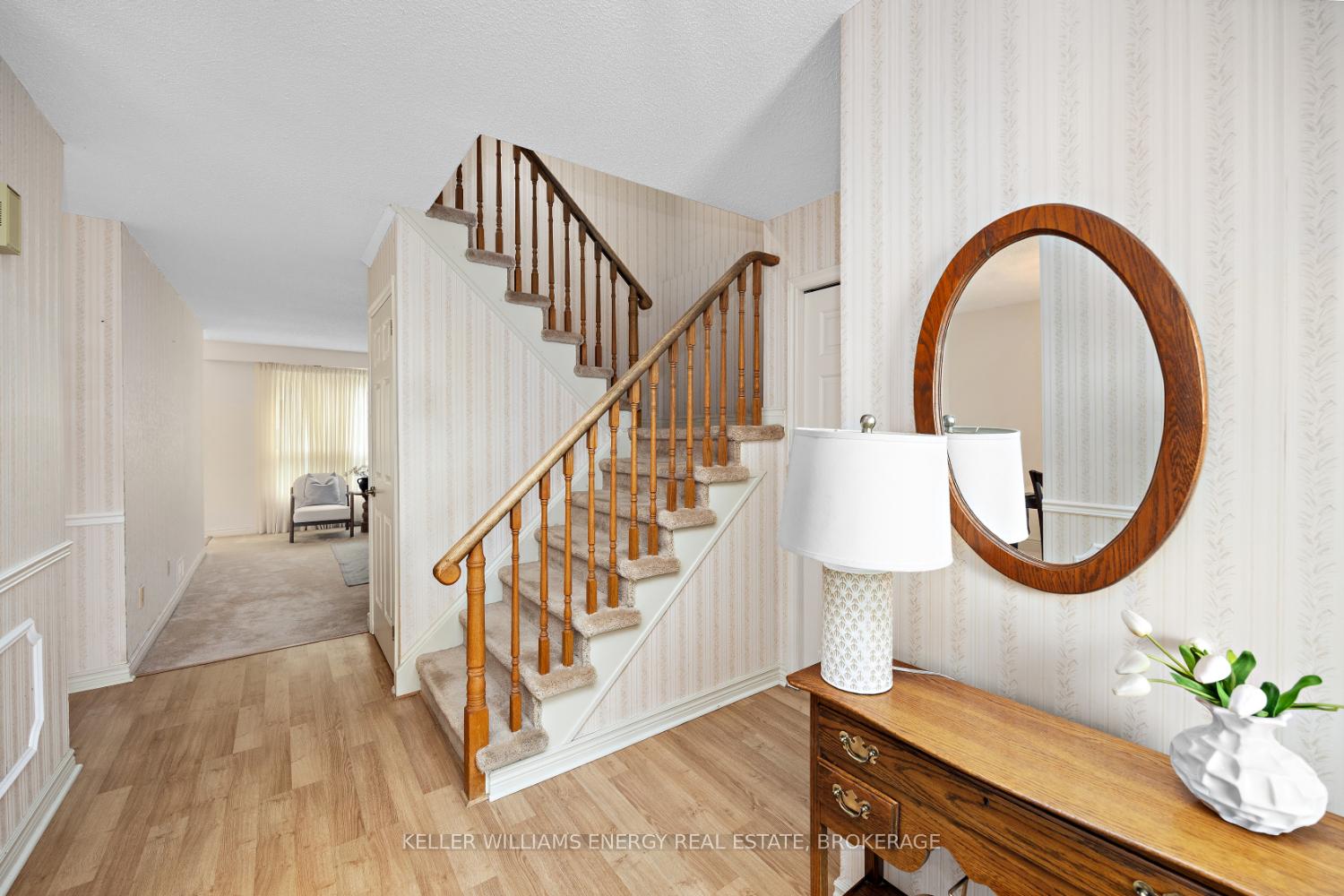 Photo 7 of 1037 Roundelay Court, Oshawa, McLaughlin — HOMEH