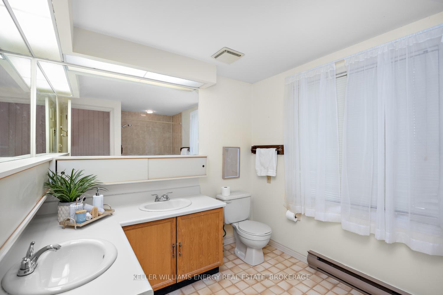 Photo 33 of 1037 Roundelay Court, Oshawa, McLaughlin — HOMEH