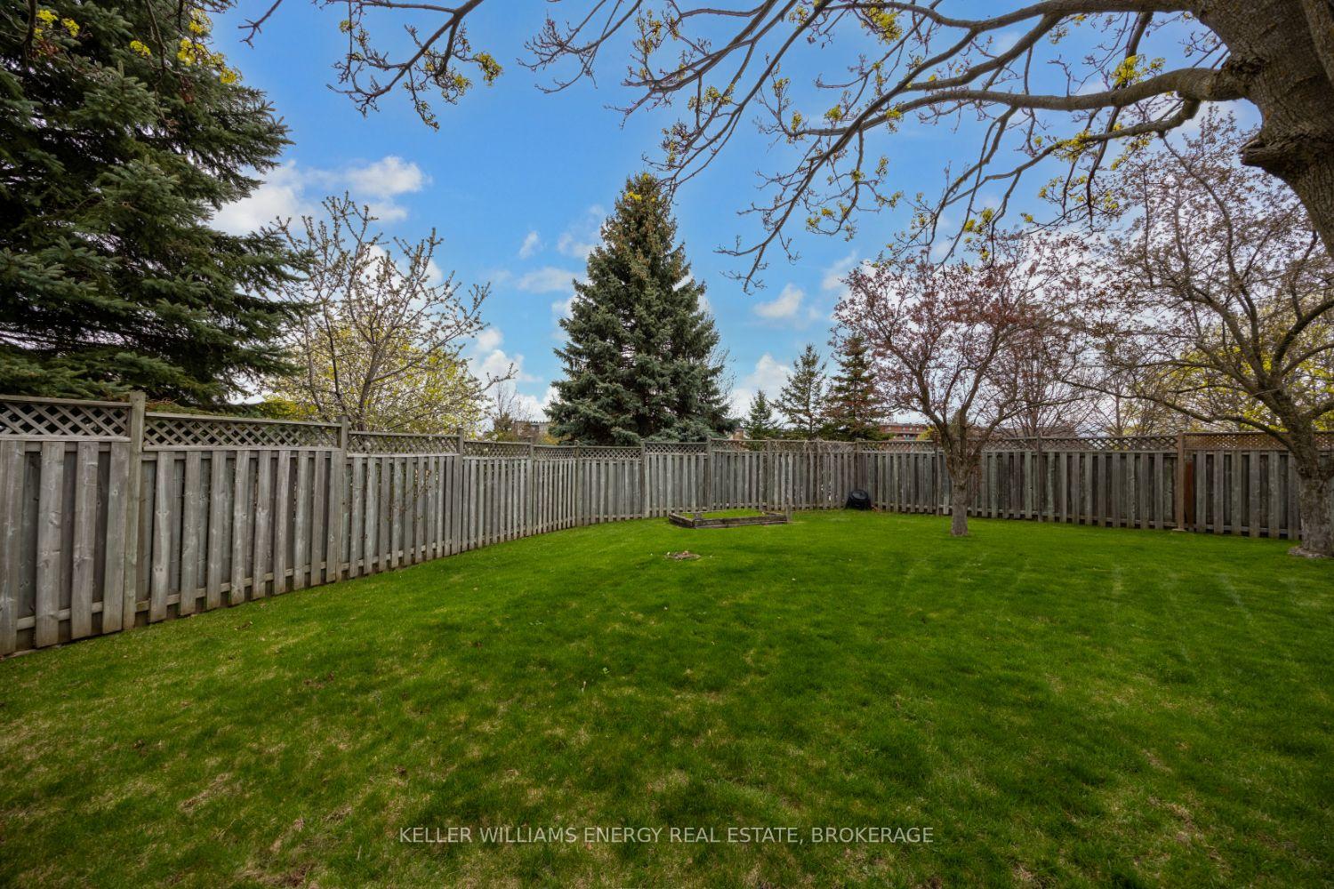 Photo 39 of 1037 Roundelay Court, Oshawa, McLaughlin — HOMEH