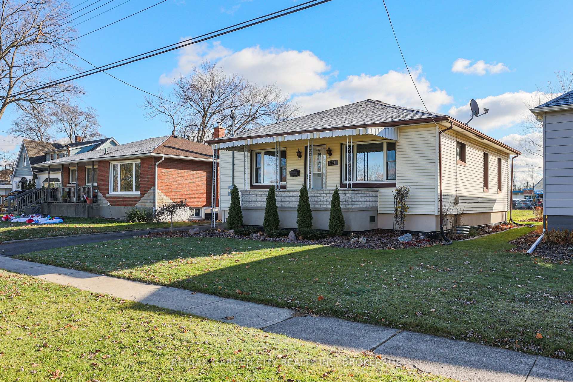 Photo 2 of 157 St George Street, Welland, Broadway — HOMEH