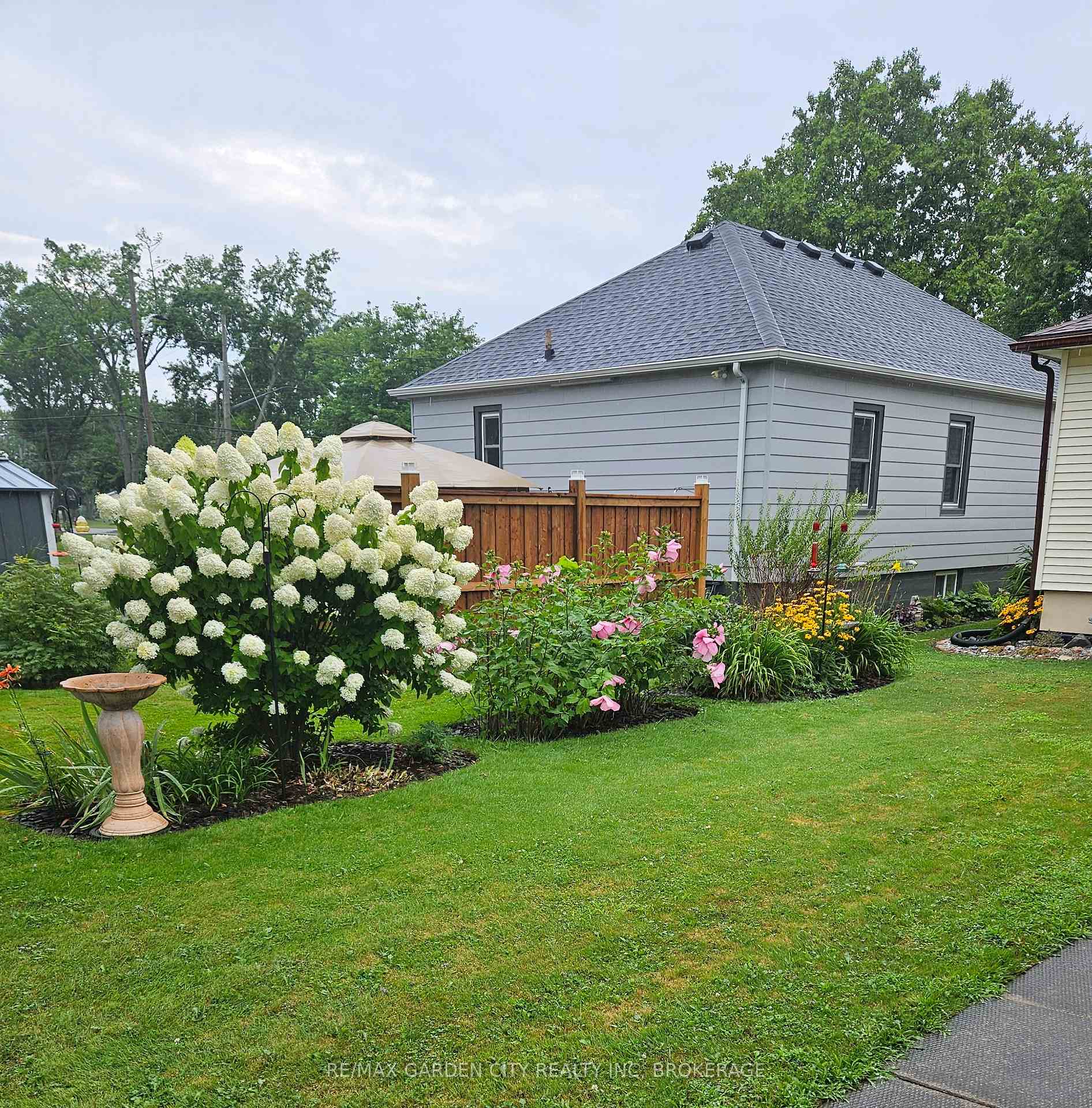 Photo 7 of 157 St George Street, Welland, Broadway — HOMEH
