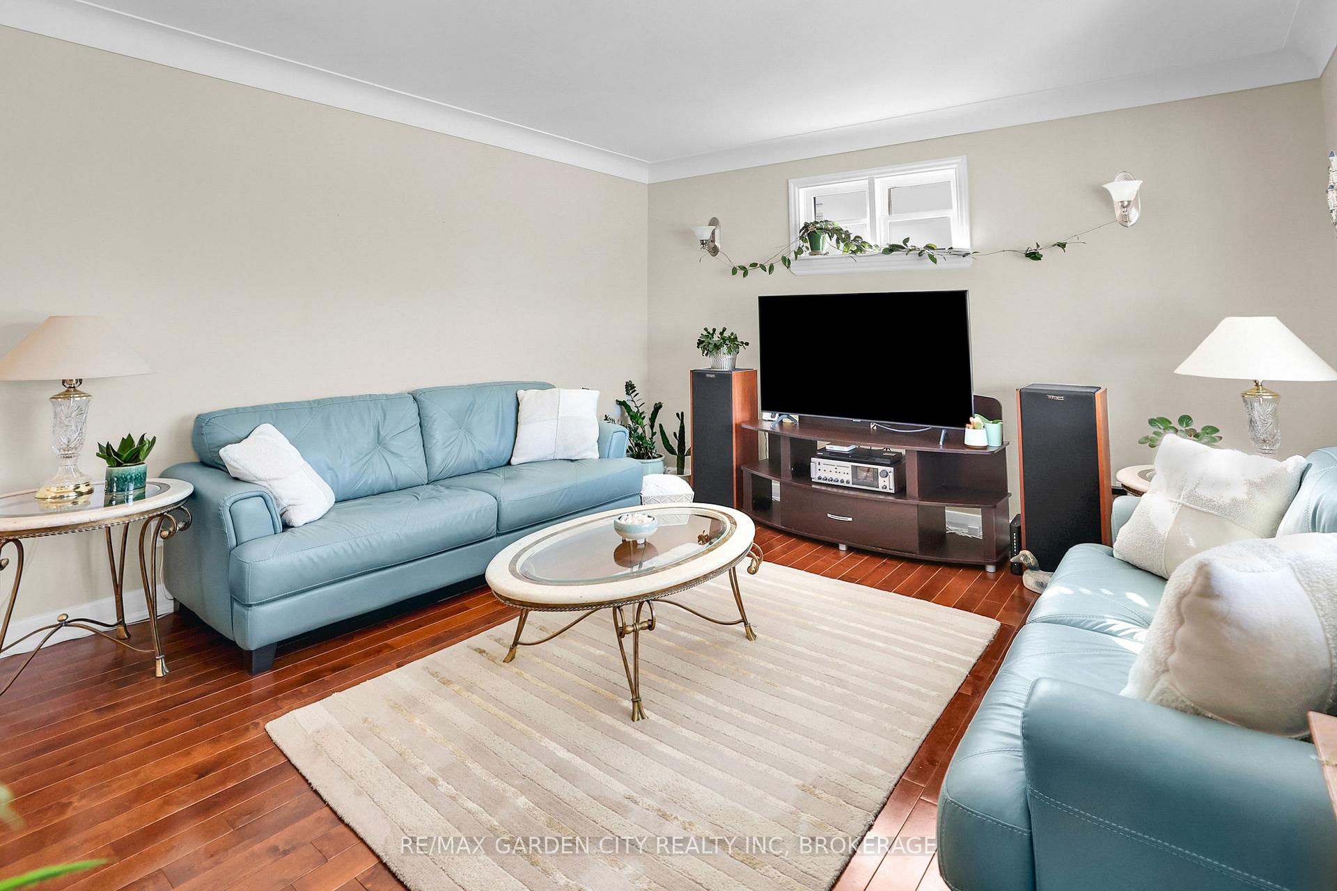 Photo 10 of 157 St George Street, Welland, Broadway — HOMEH
