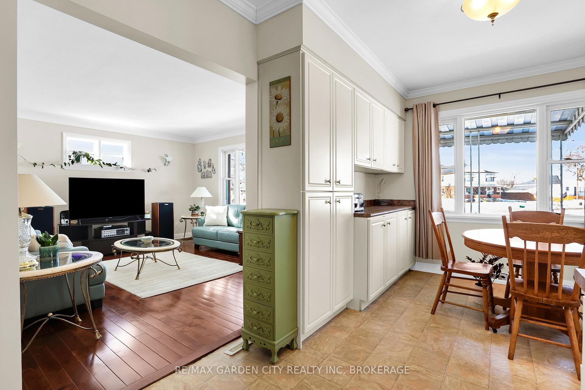 Photo 11 of 157 St George Street, Welland, Broadway — HOMEH