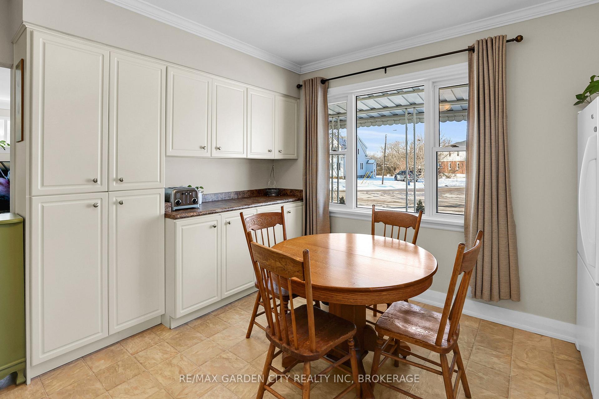 Photo 14 of 157 St George Street, Welland, Broadway — HOMEH