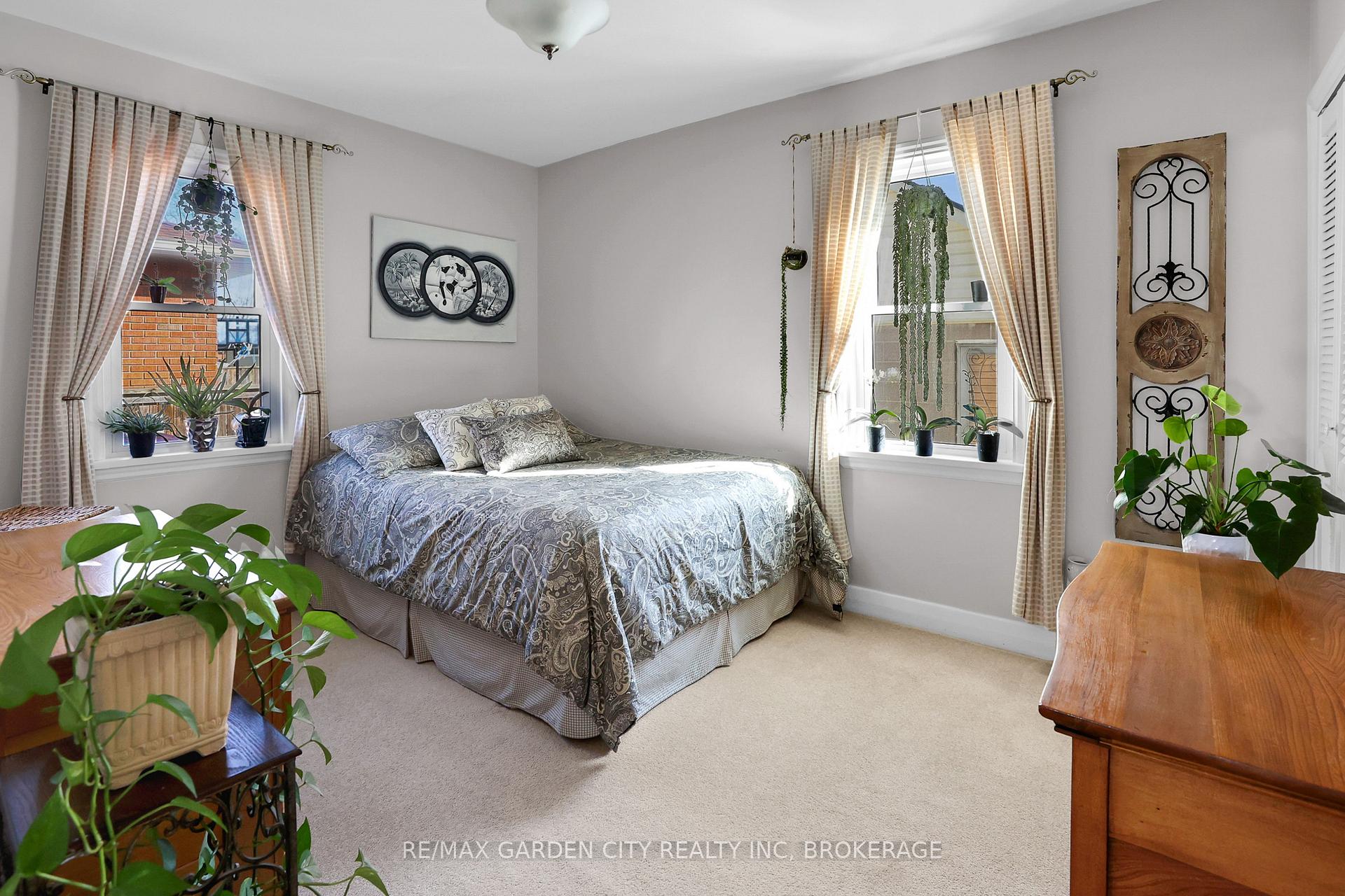 Photo 16 of 157 St George Street, Welland, Broadway — HOMEH