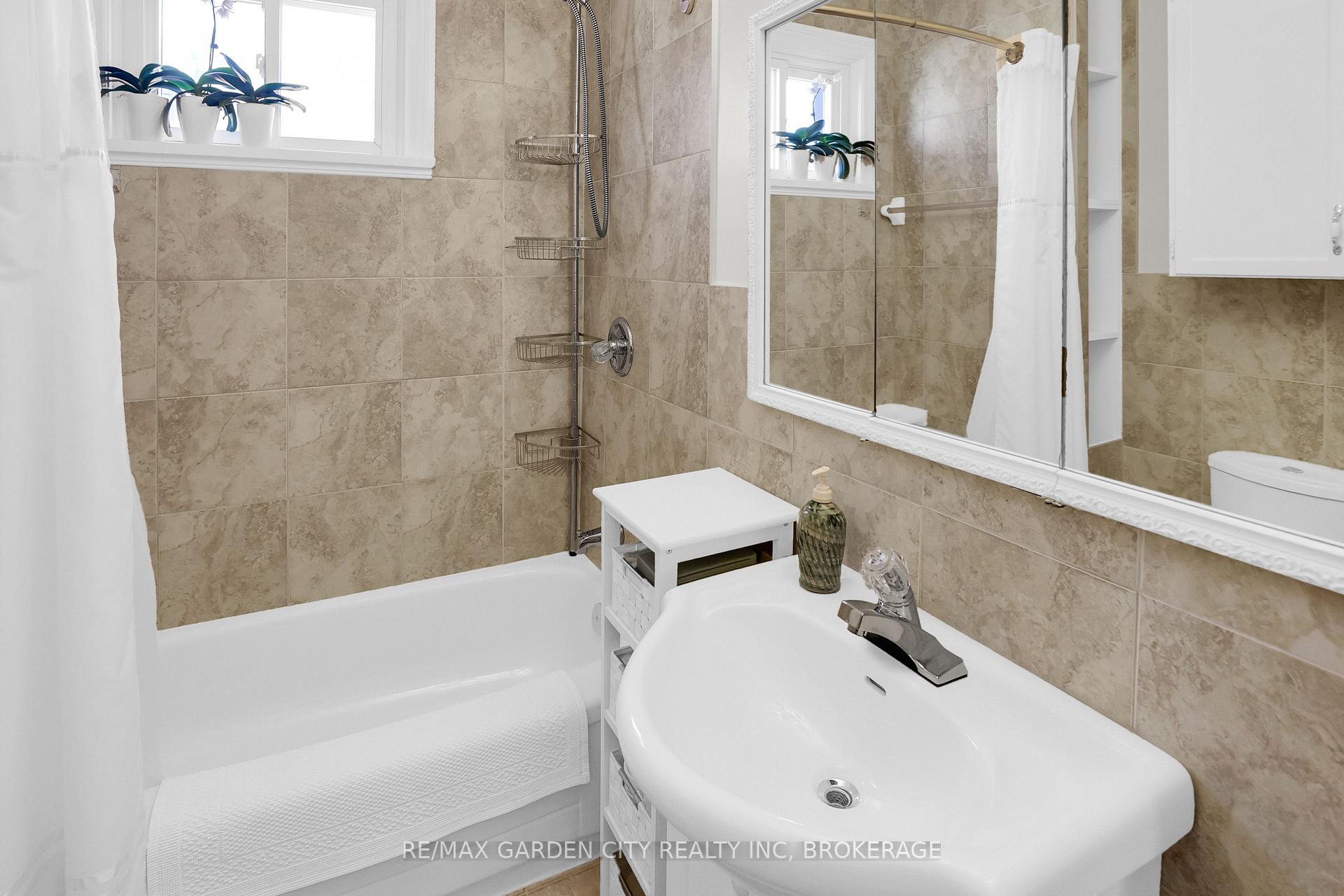 Photo 17 of 157 St George Street, Welland, Broadway — HOMEH