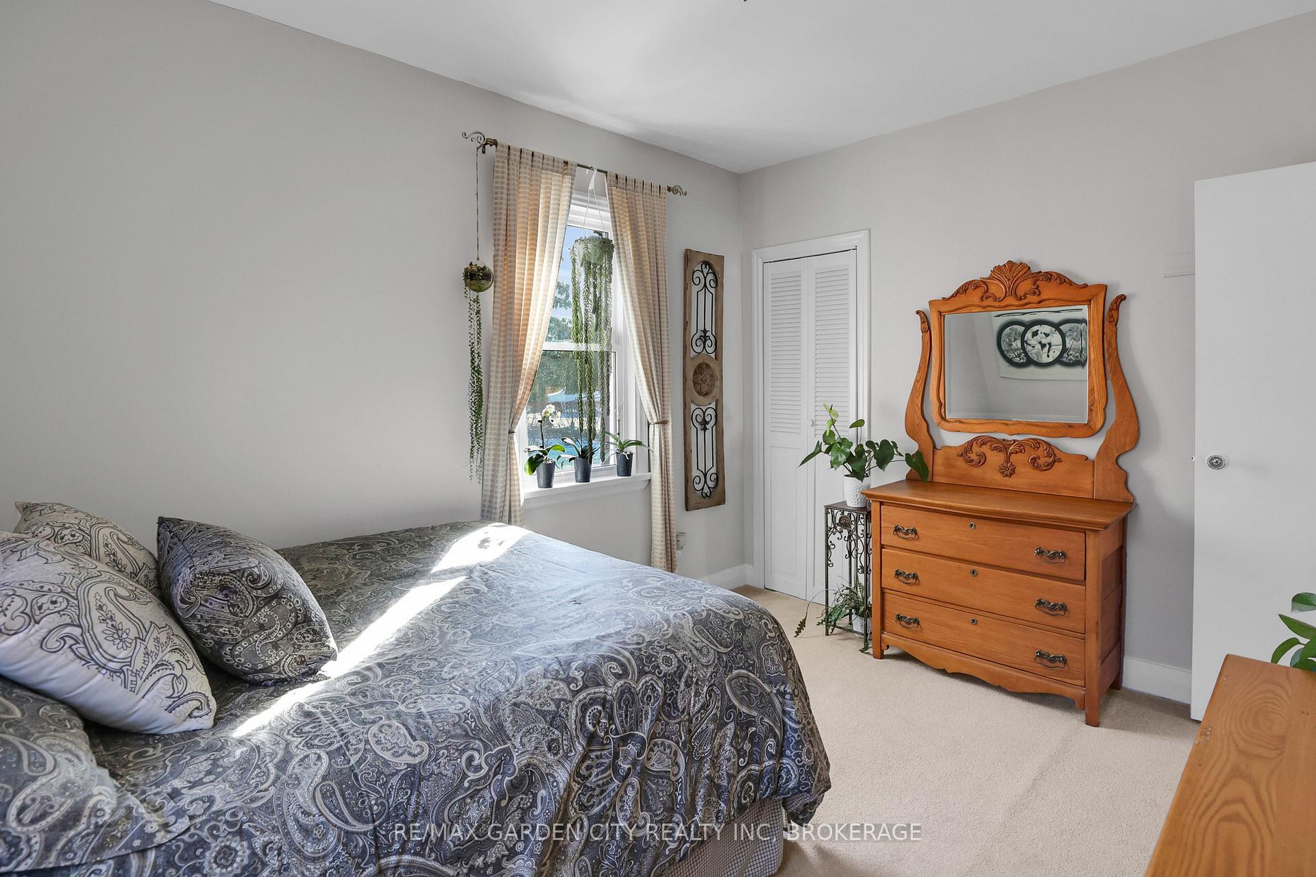 Photo 19 of 157 St George Street, Welland, Broadway — HOMEH