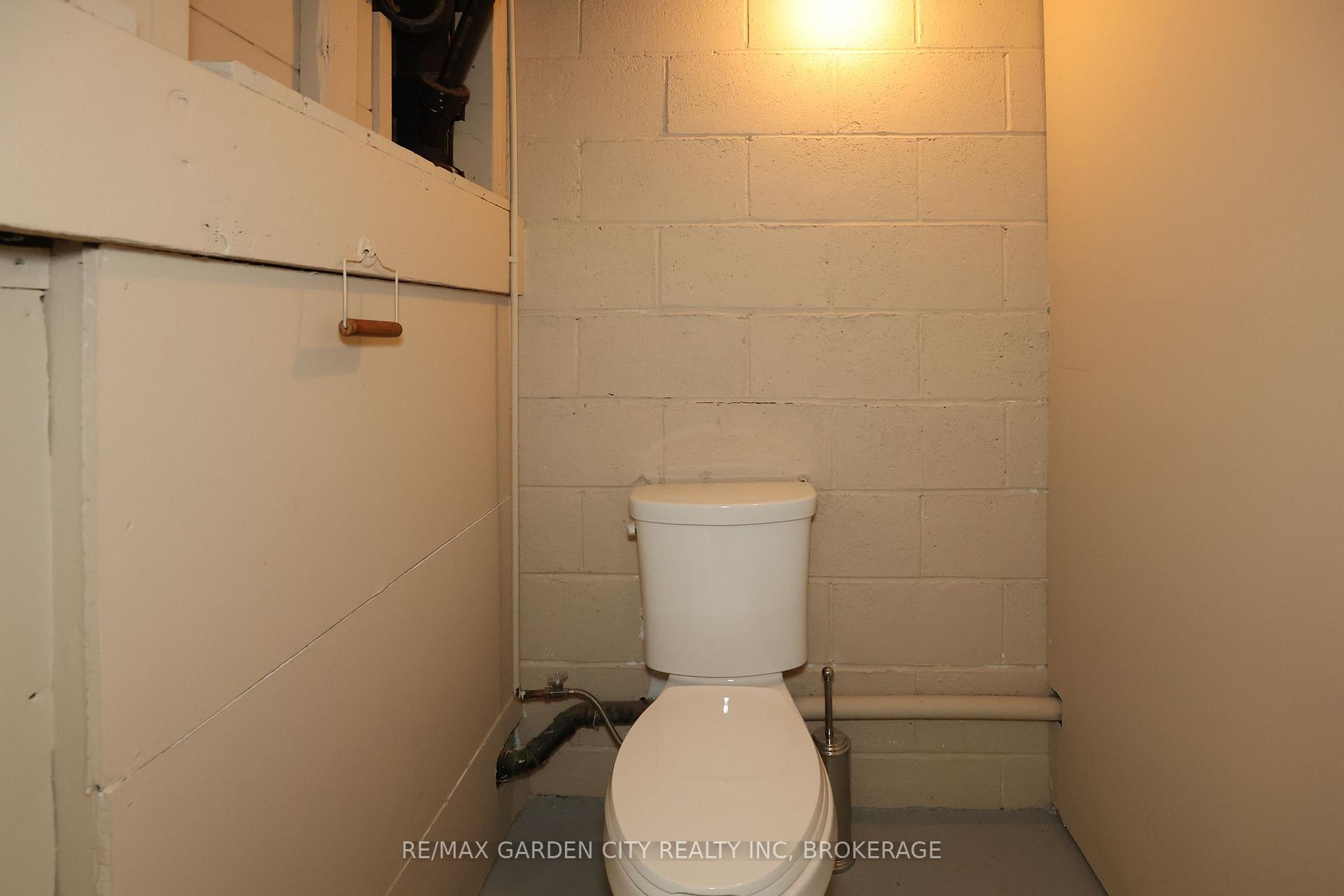 Photo 26 of 157 St George Street, Welland, Broadway — HOMEH