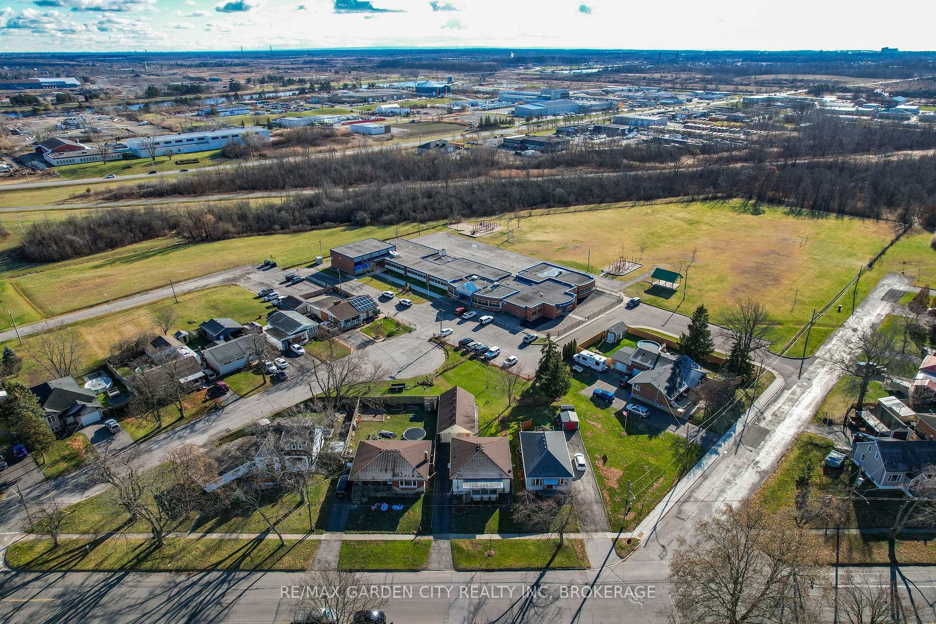 Photo 36 of 157 St George Street, Welland, Broadway — HOMEH
