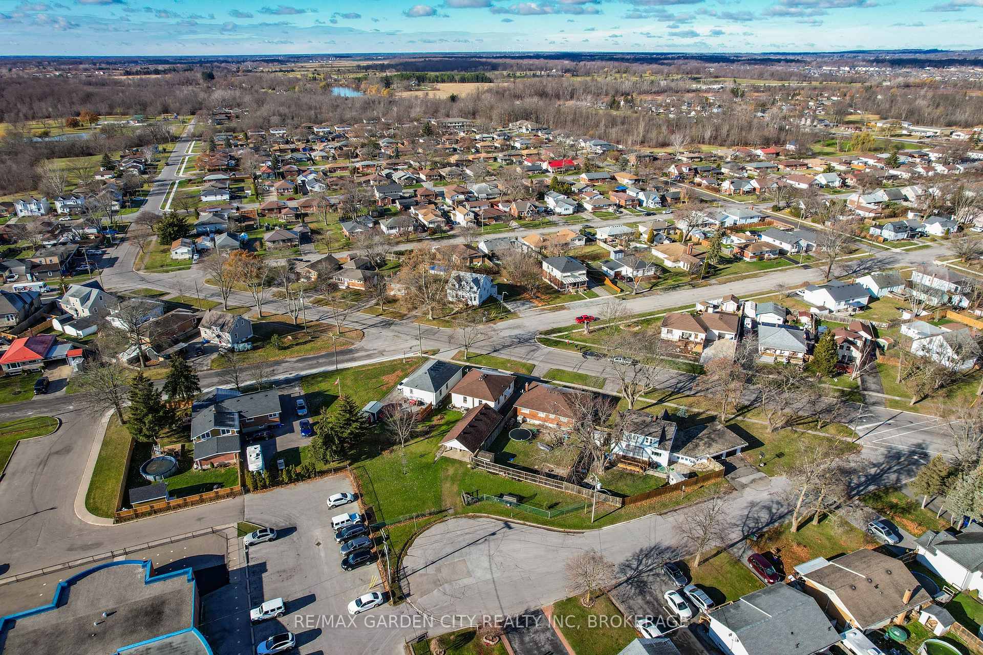 Photo 38 of 157 St George Street, Welland, Broadway — HOMEH