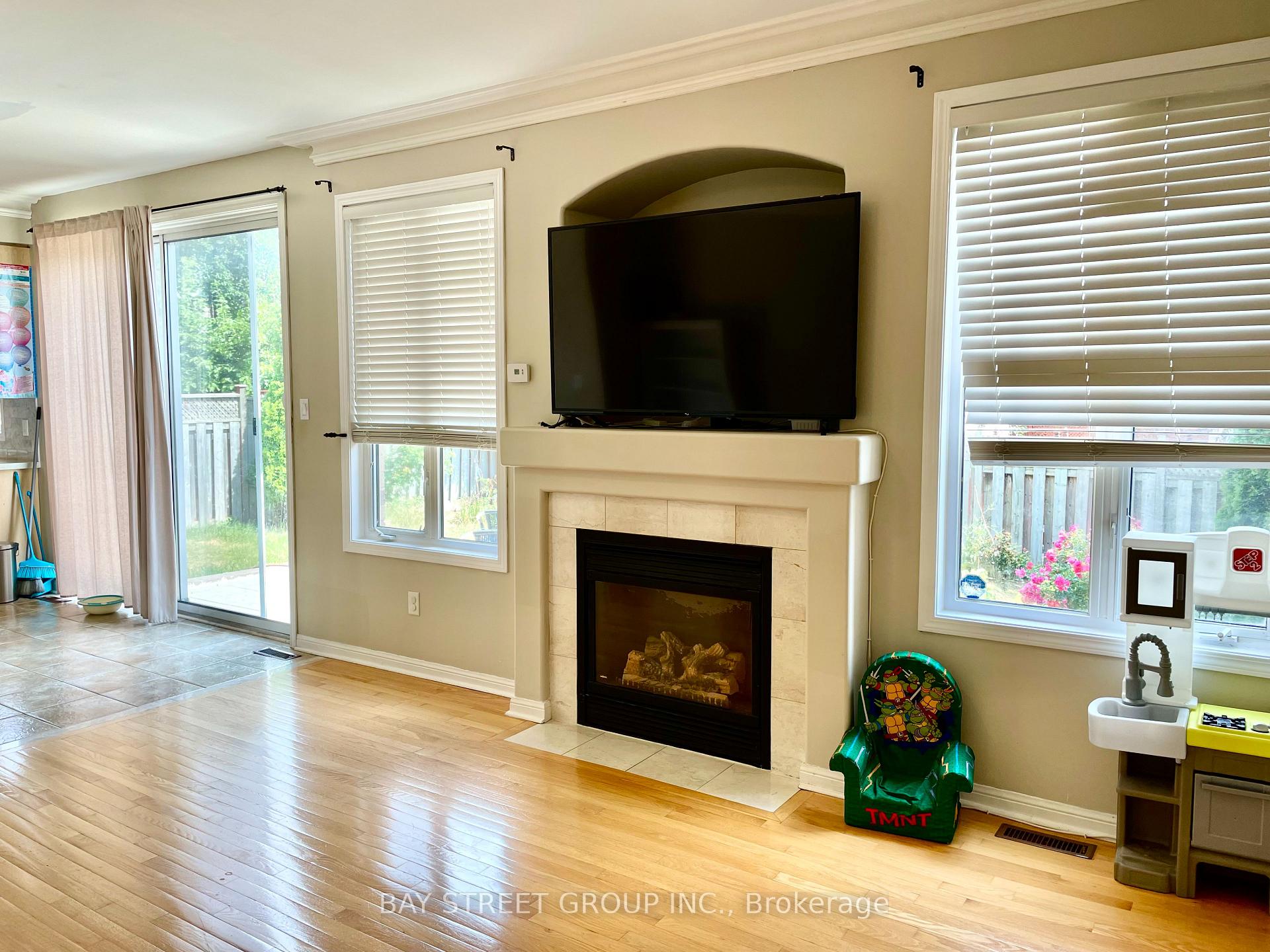 Photo 6 of 5 Madeira Avenue, Vaughan, Vellore Village — HOMEH
