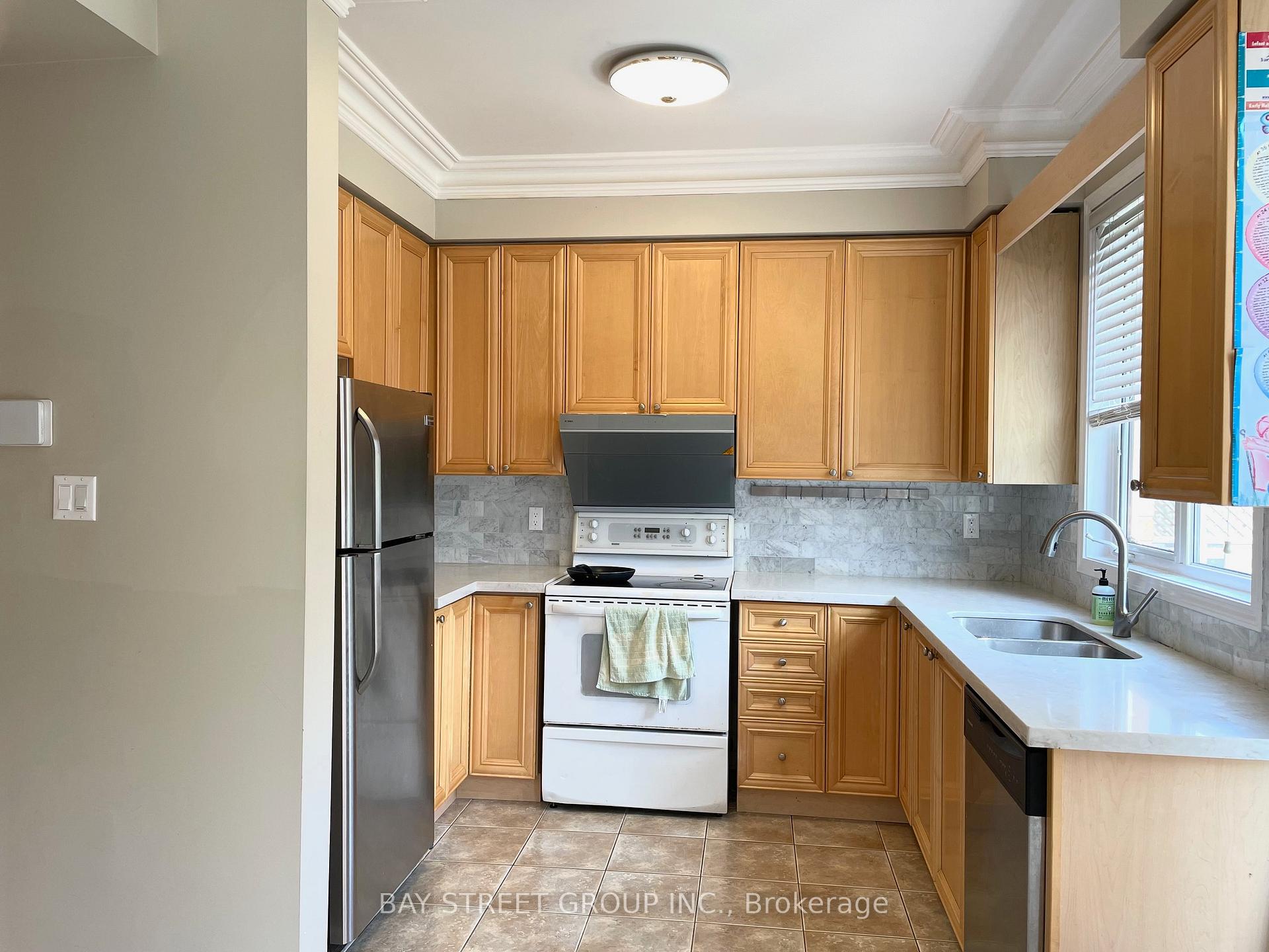 Photo 7 of 5 Madeira Avenue, Vaughan, Vellore Village — HOMEH